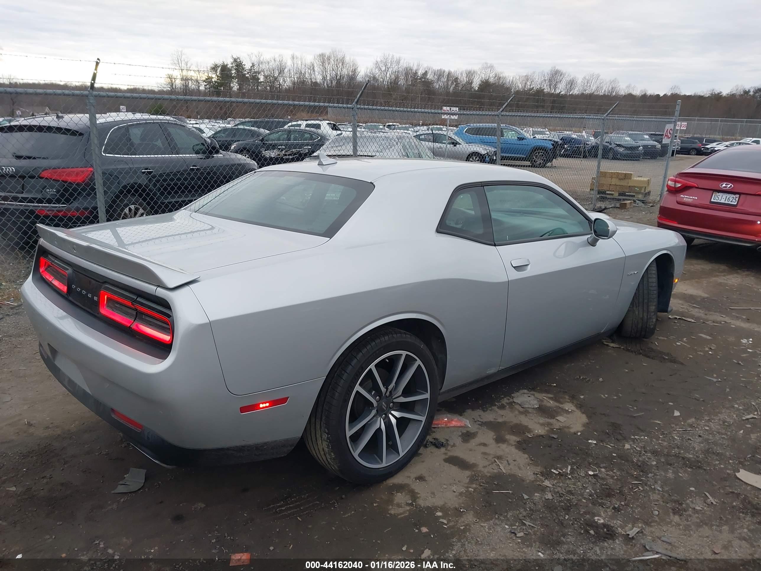 DODGE CHALLENGER image 4