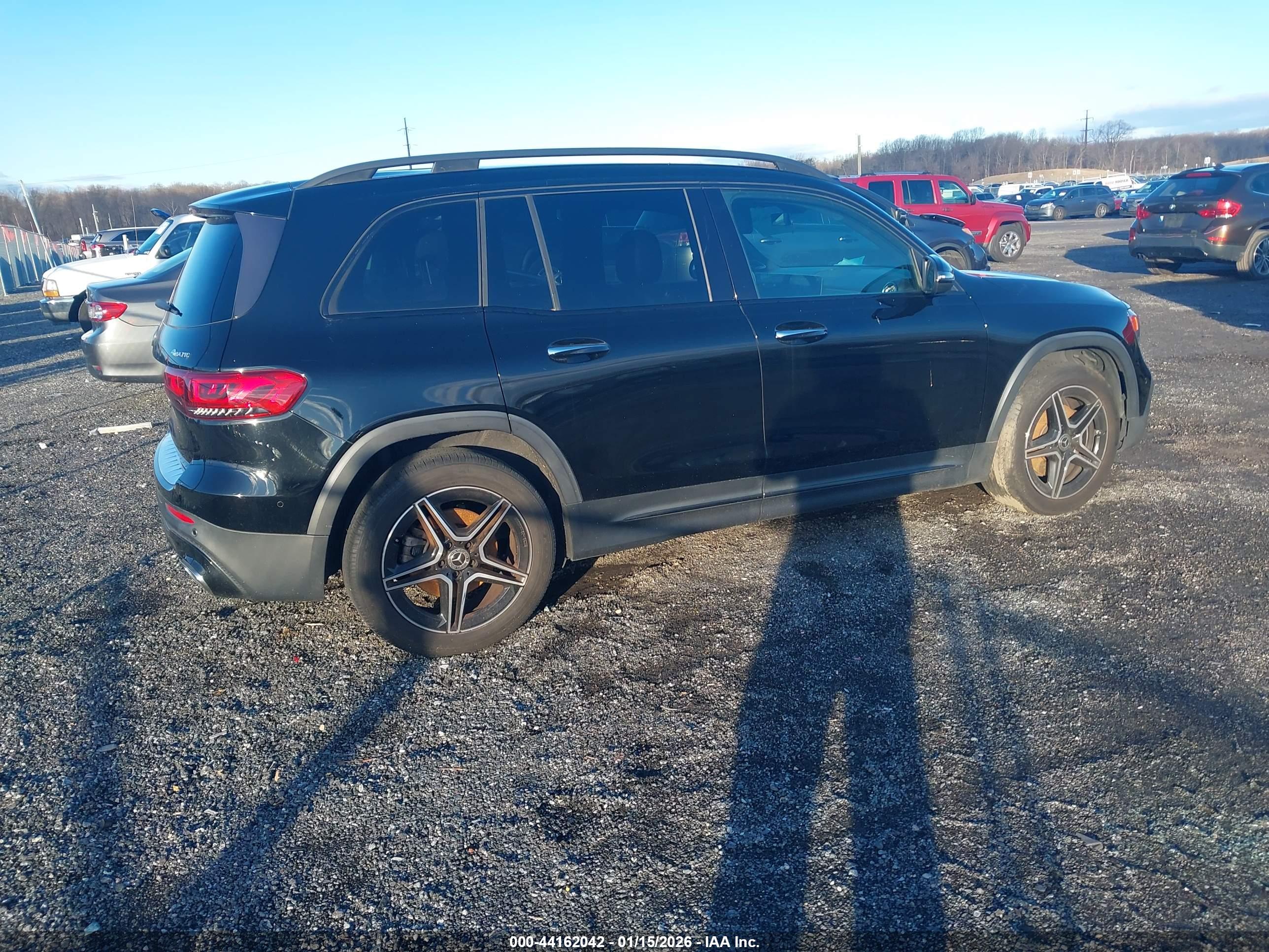 MERCEDES-BENZ GLB image 4
