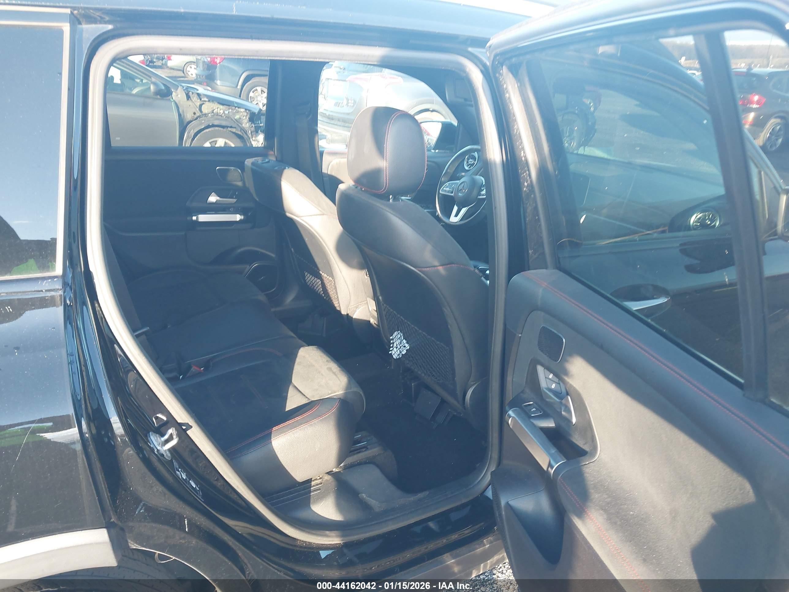 MERCEDES-BENZ GLB image 8