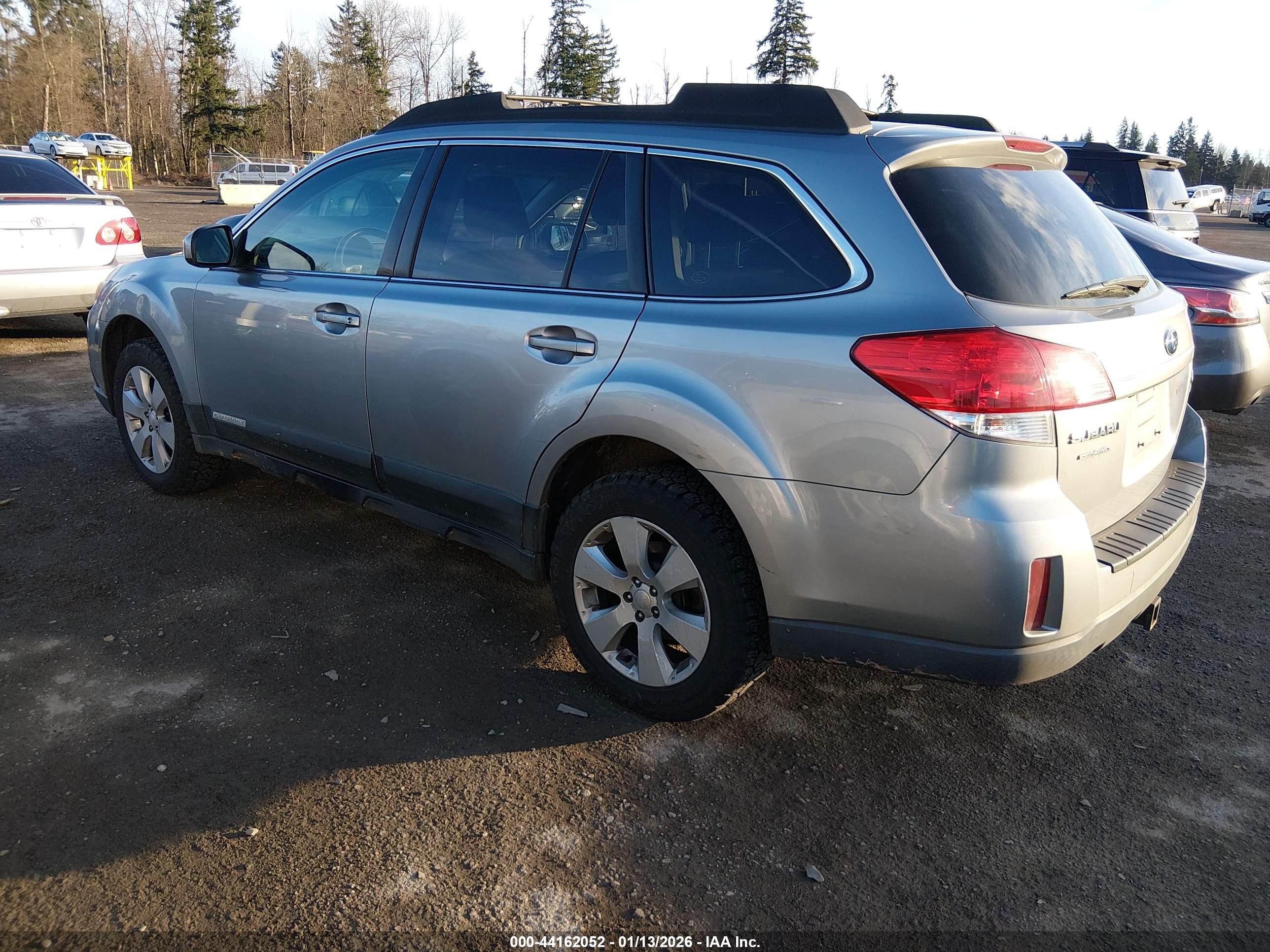 SUBARU OUTBACK image 3