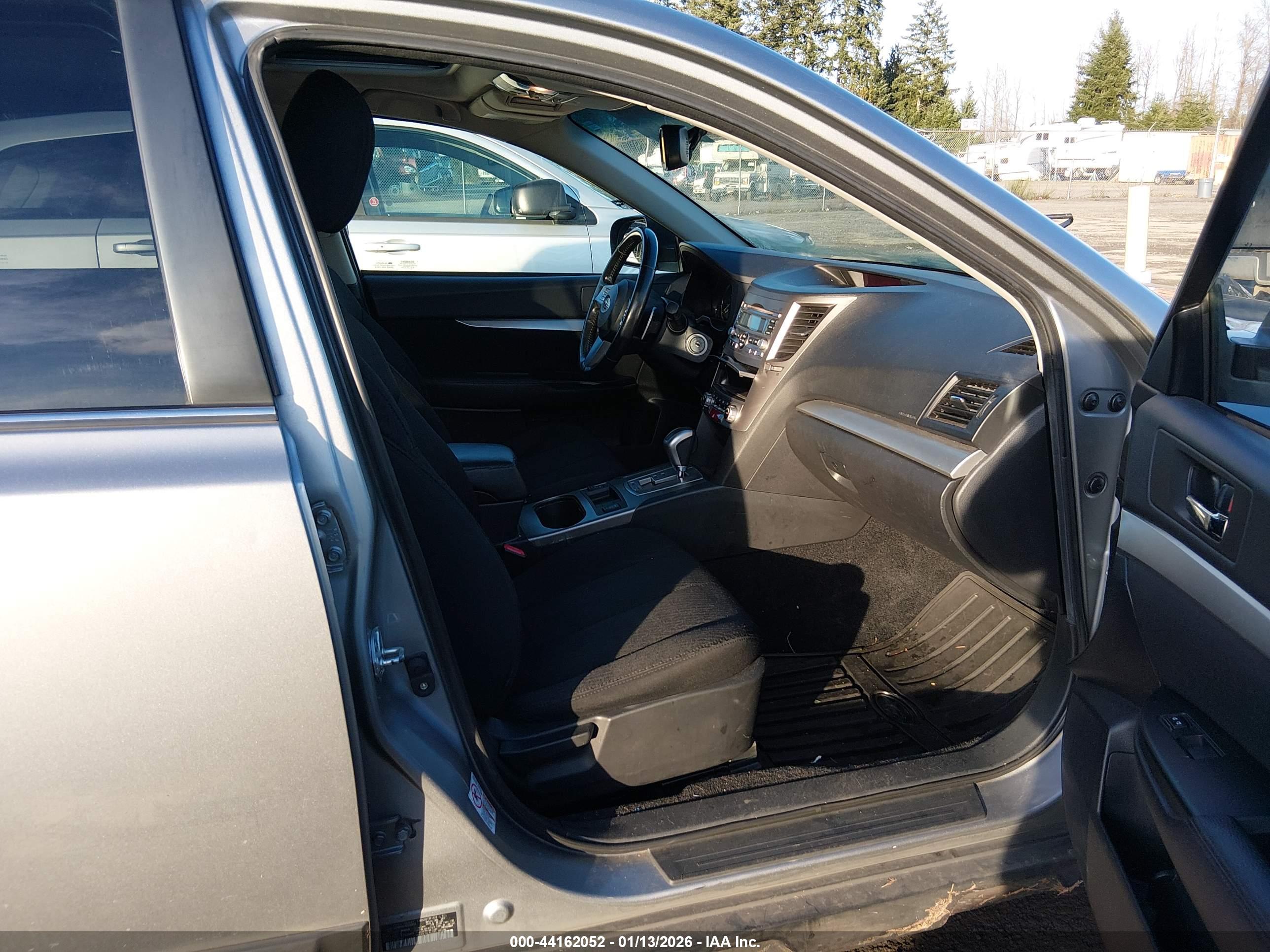 SUBARU OUTBACK image 5