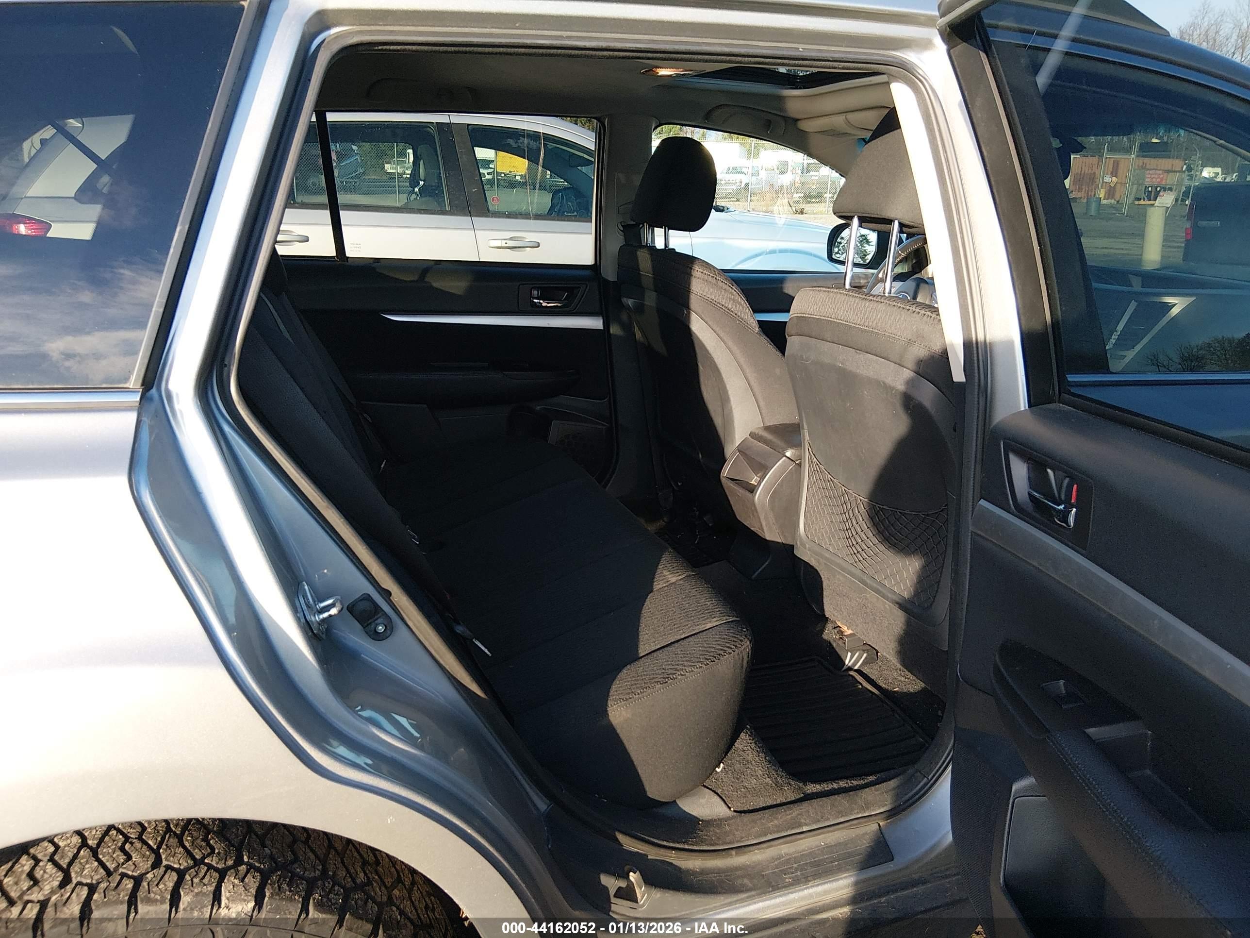 SUBARU OUTBACK image 8