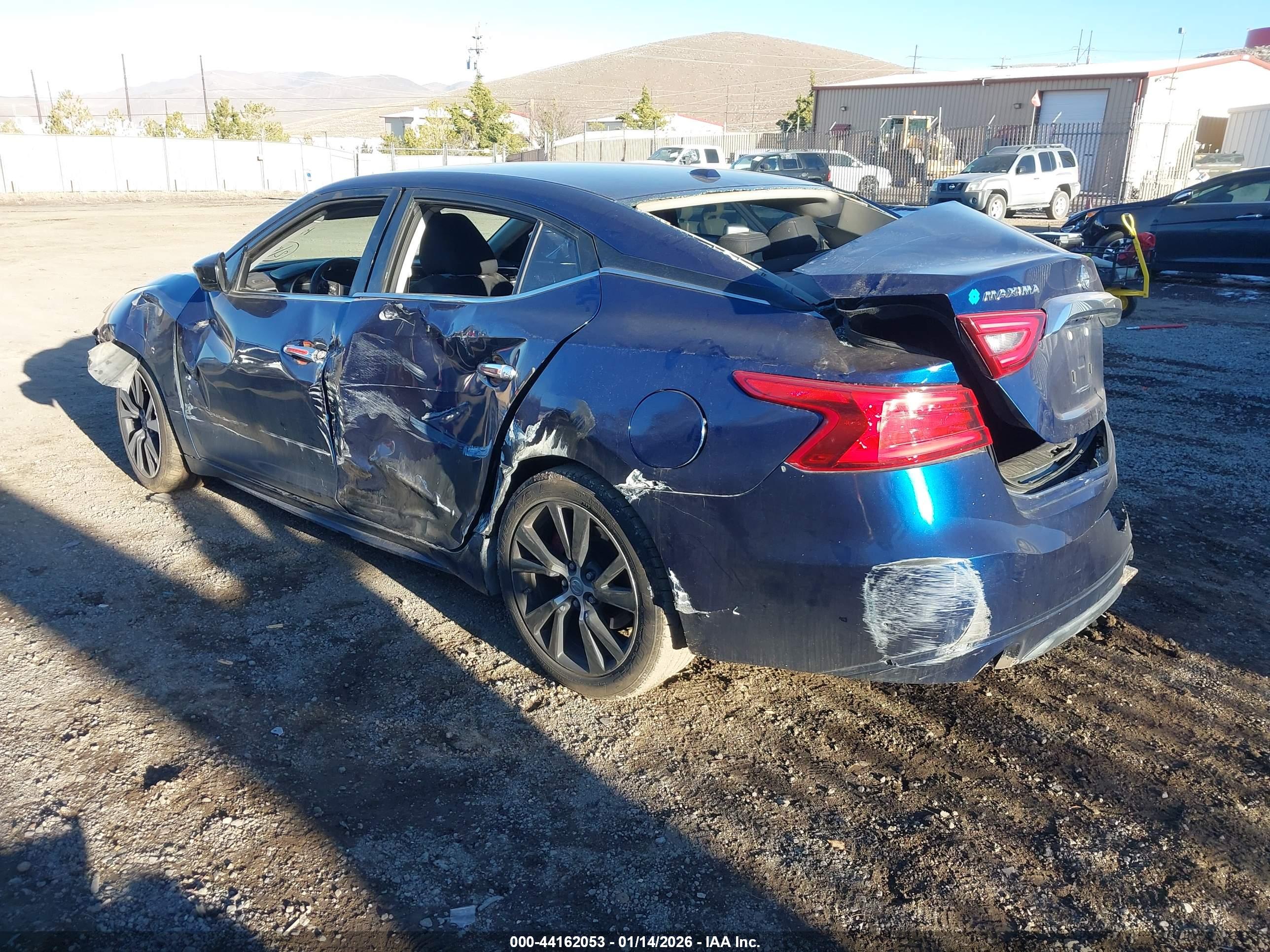 NISSAN MAXIMA image 3