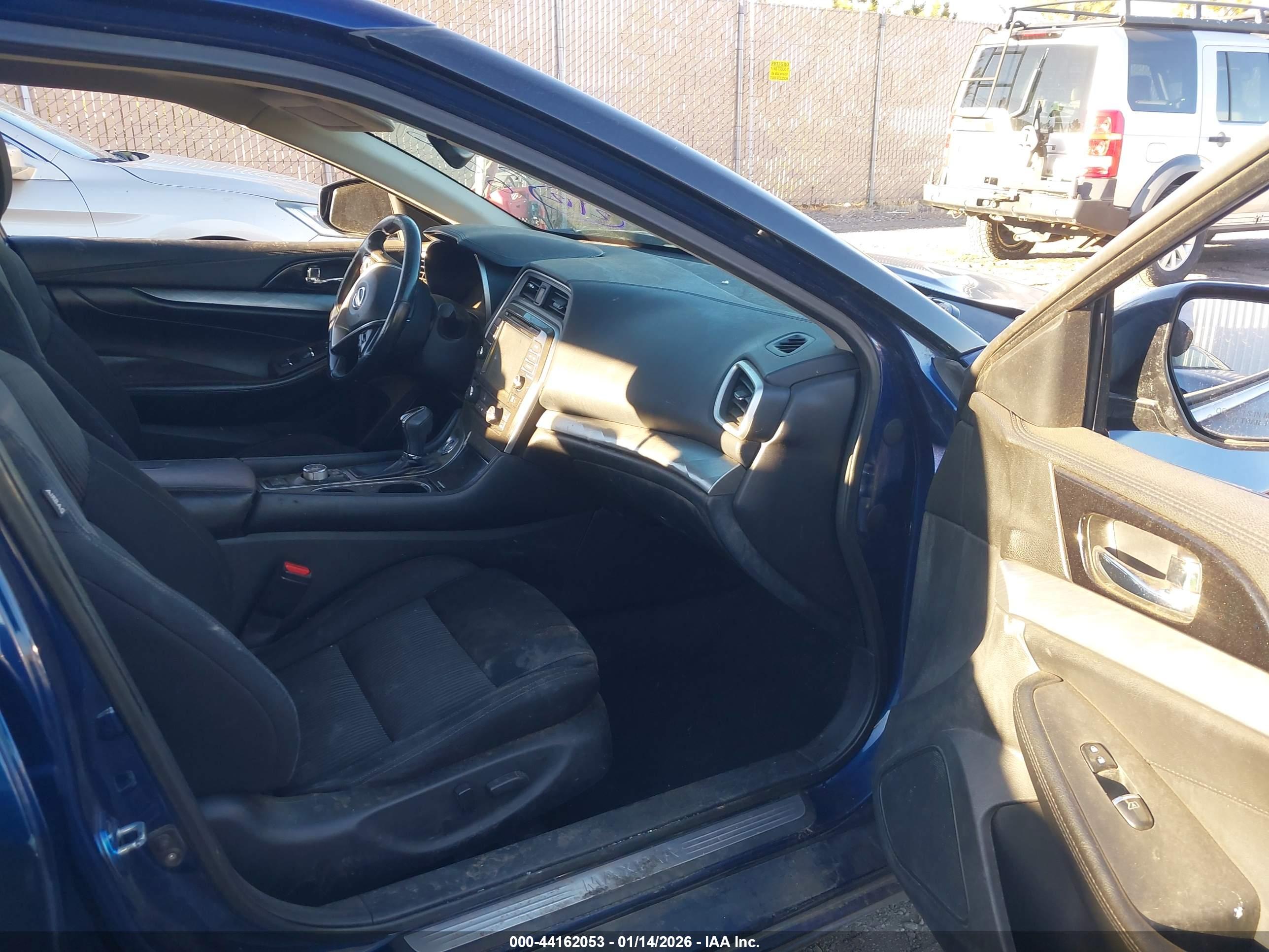 NISSAN MAXIMA image 5