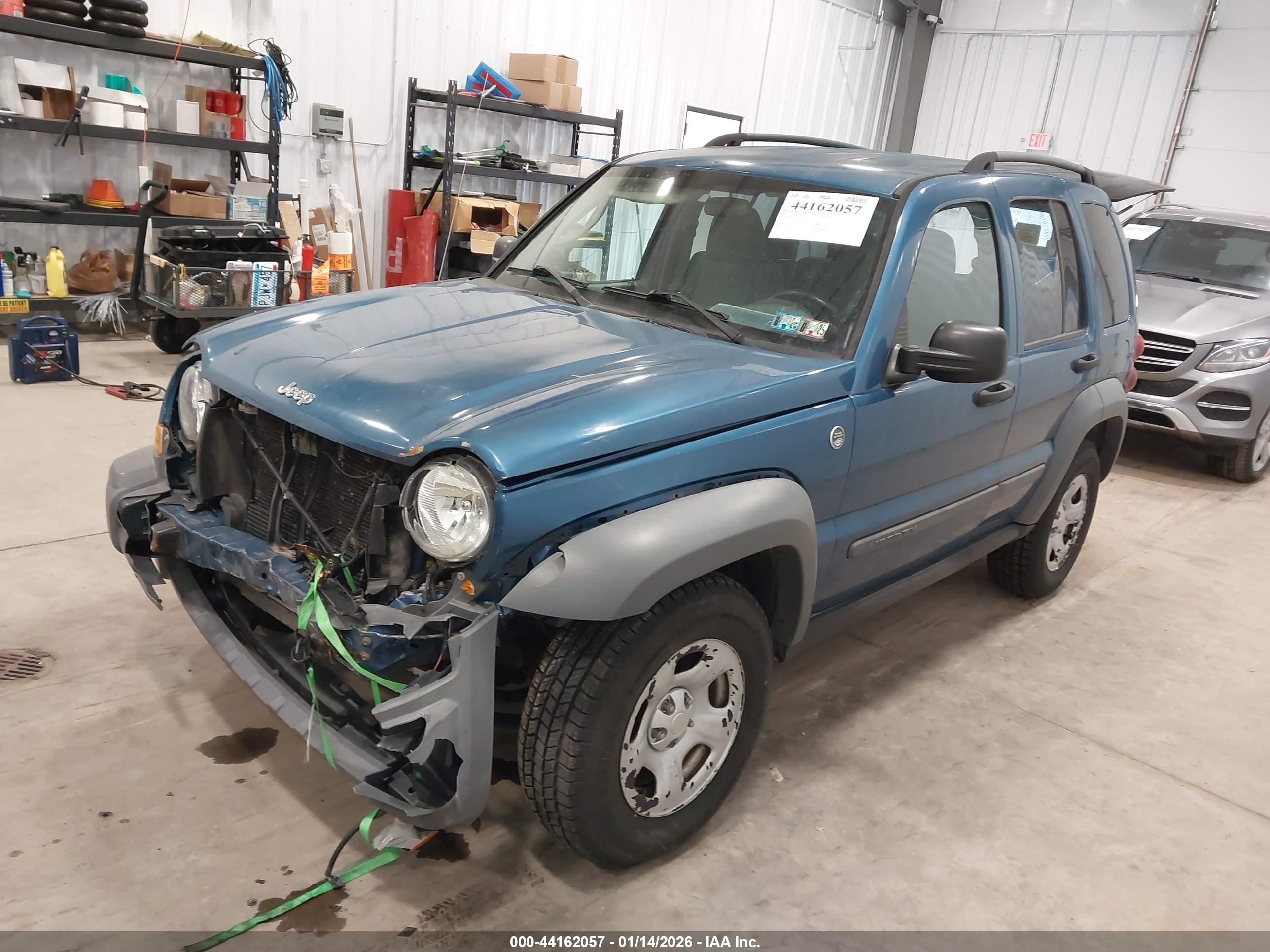 JEEP LIBERTY image 2