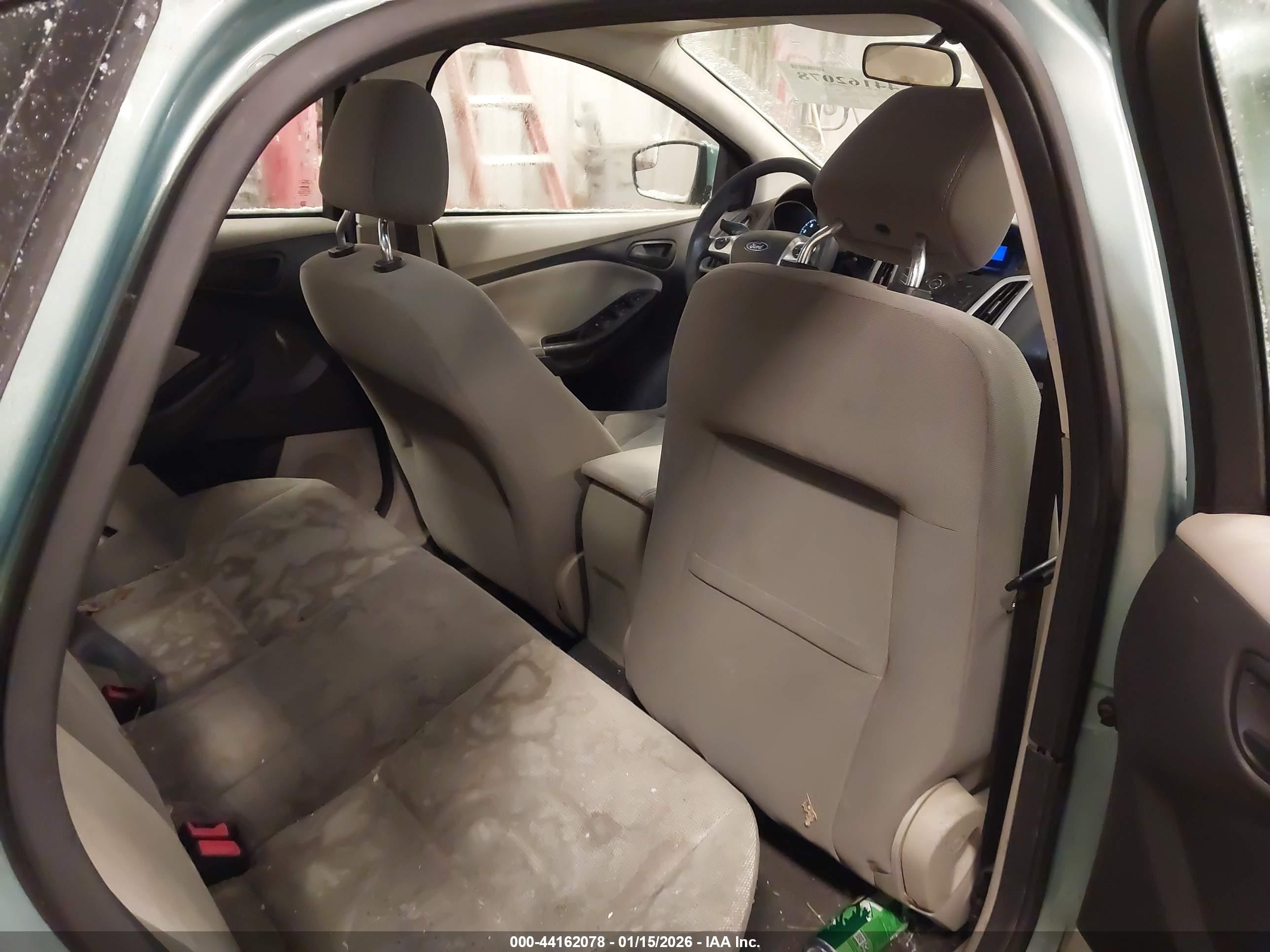 FORD FOCUS image 8