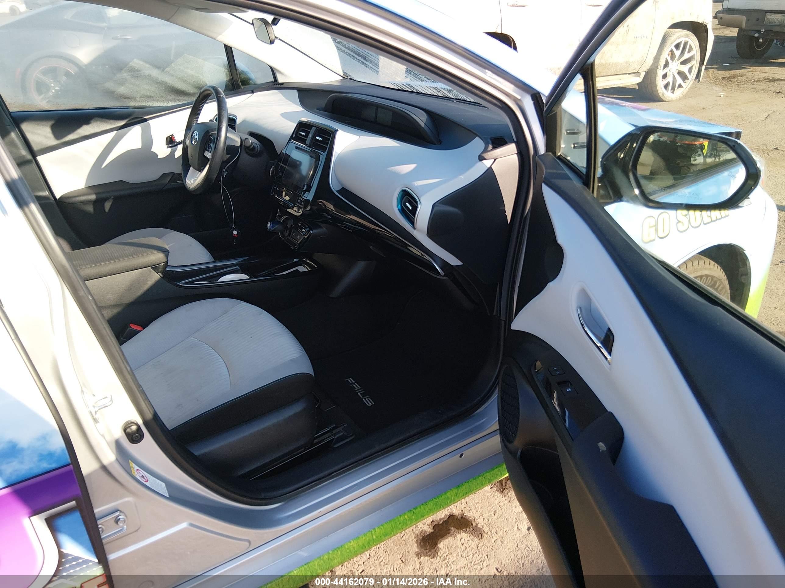 TOYOTA PRIUS image 5