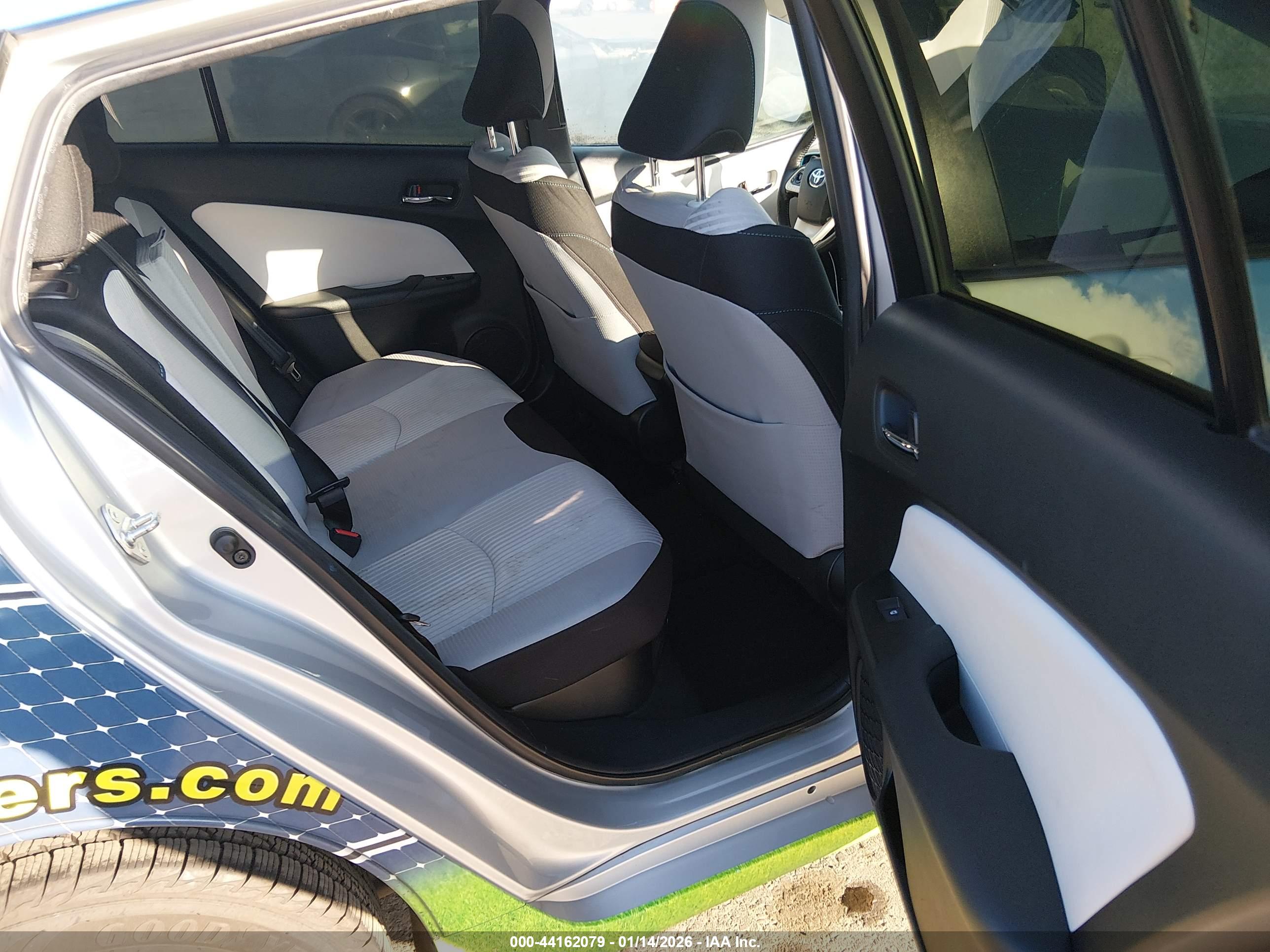 TOYOTA PRIUS image 8