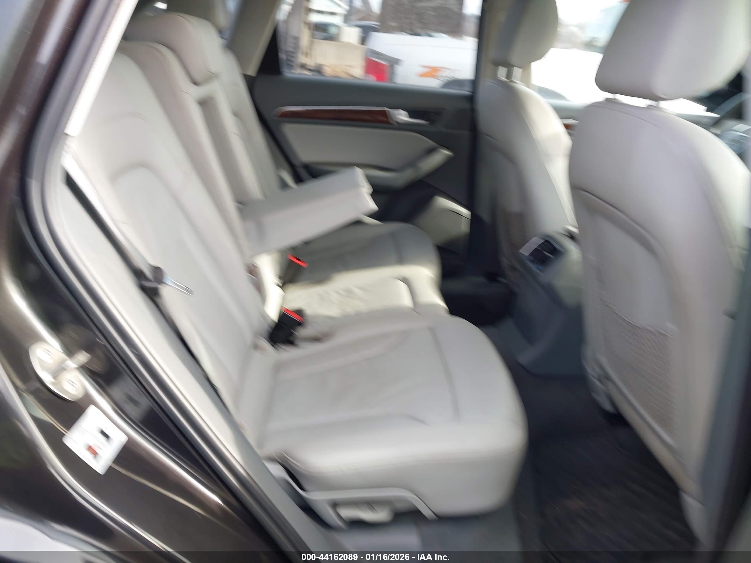 AUDI Q5 image 8