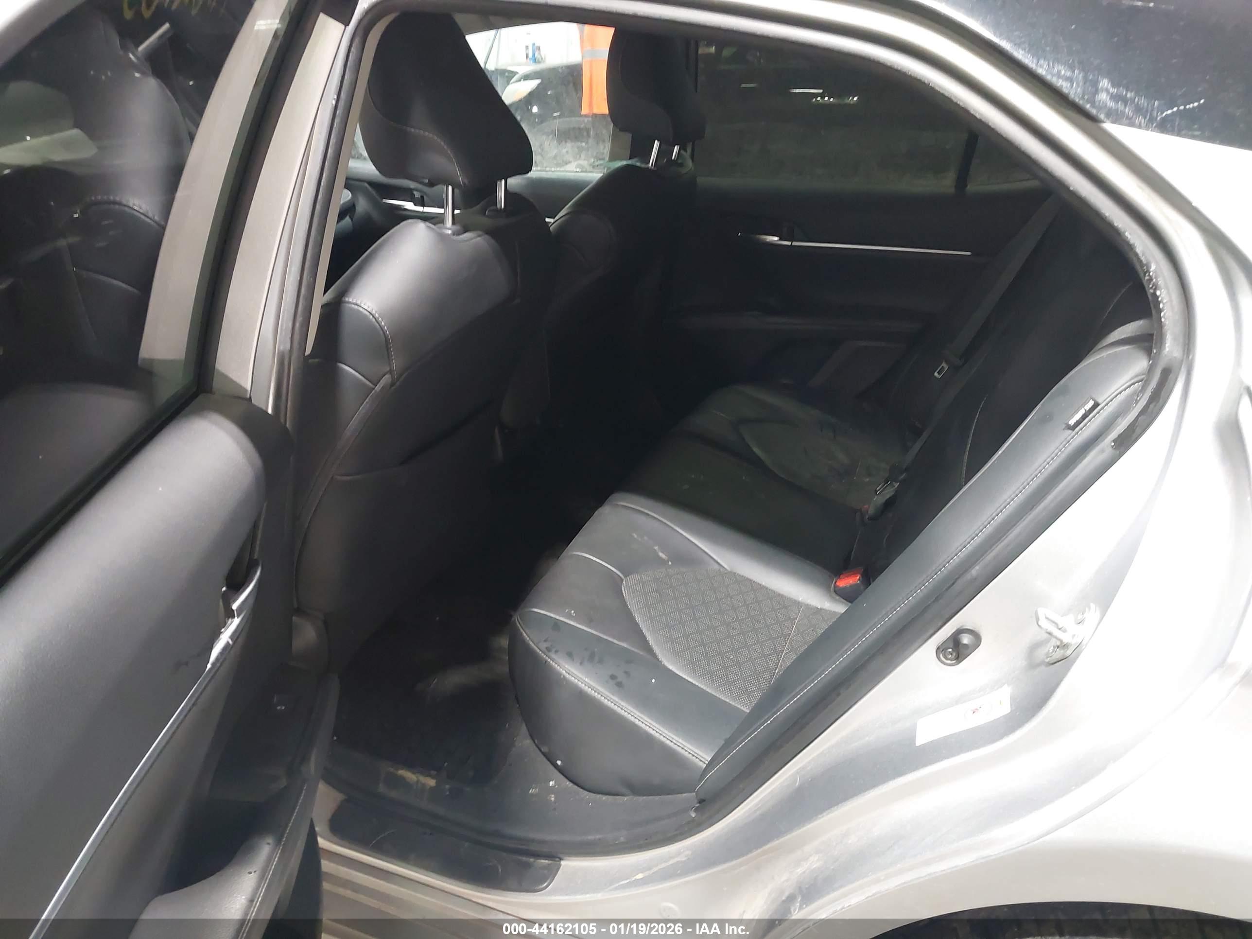 TOYOTA CAMRY image 8