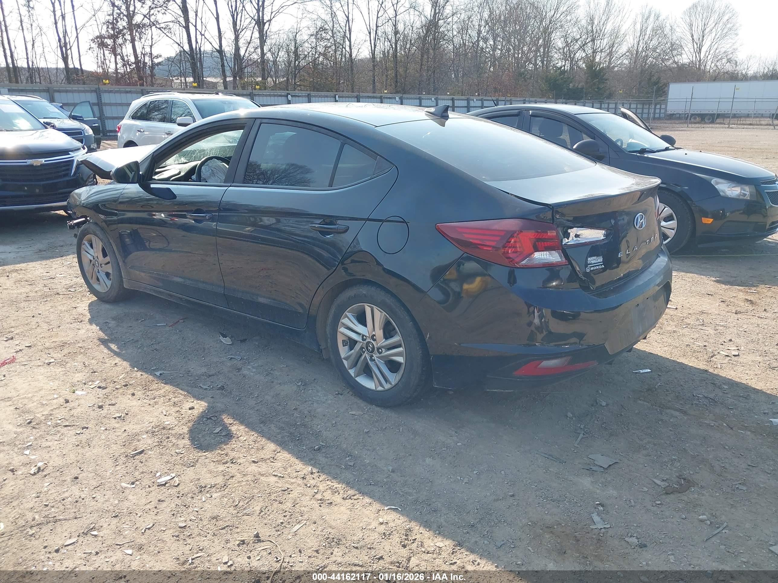 HYUNDAI ELANTRA image 3