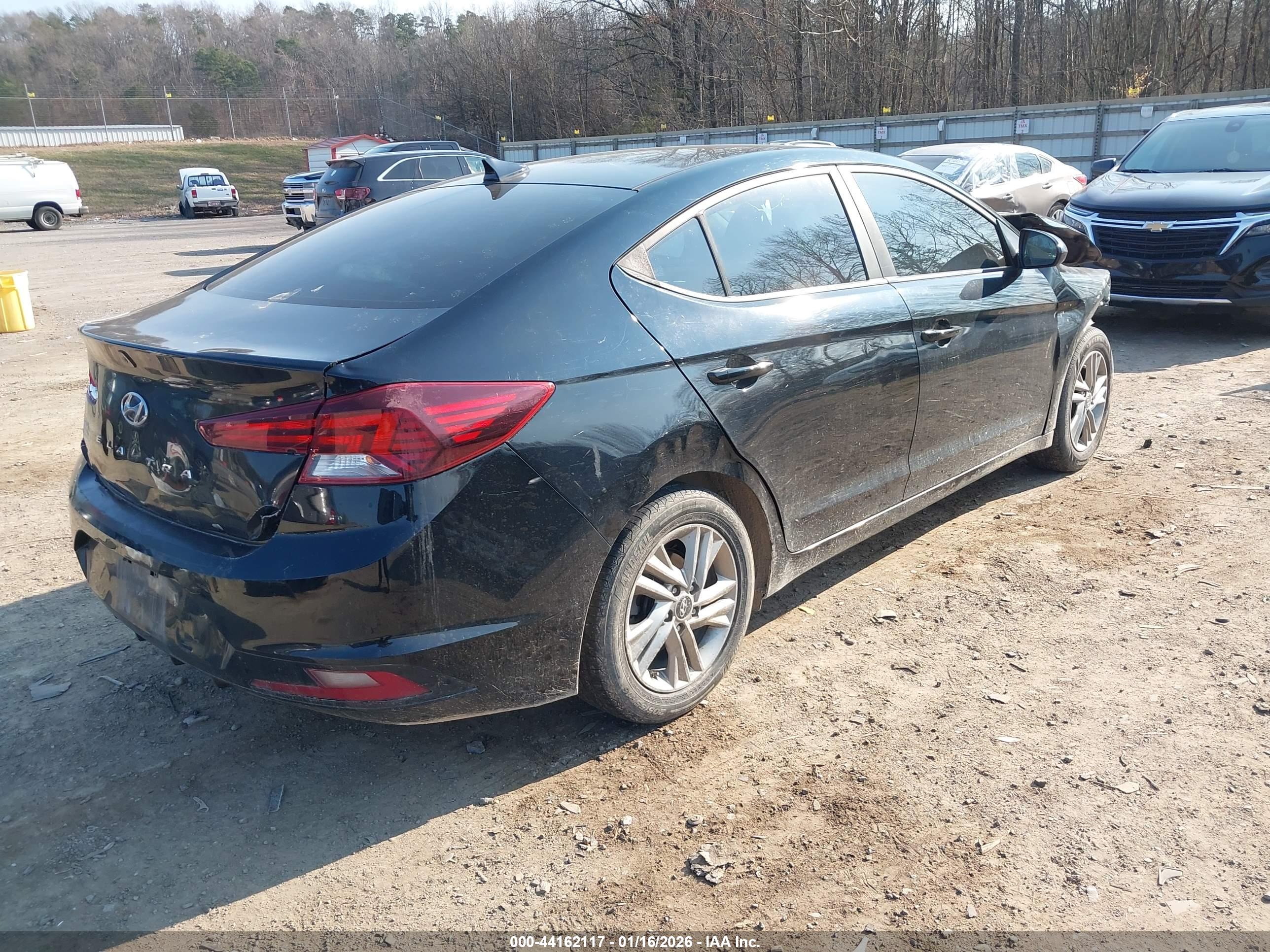 HYUNDAI ELANTRA image 4