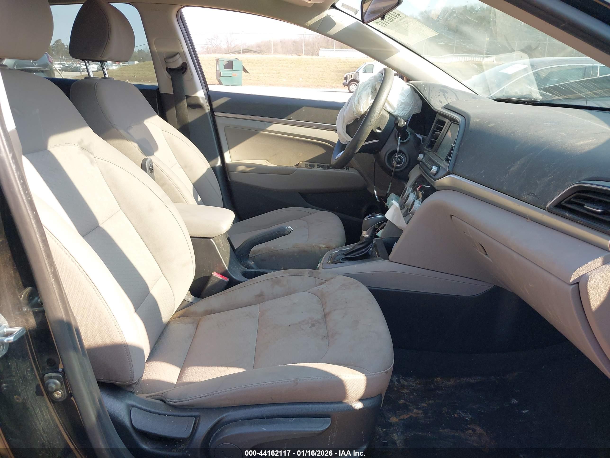HYUNDAI ELANTRA image 5