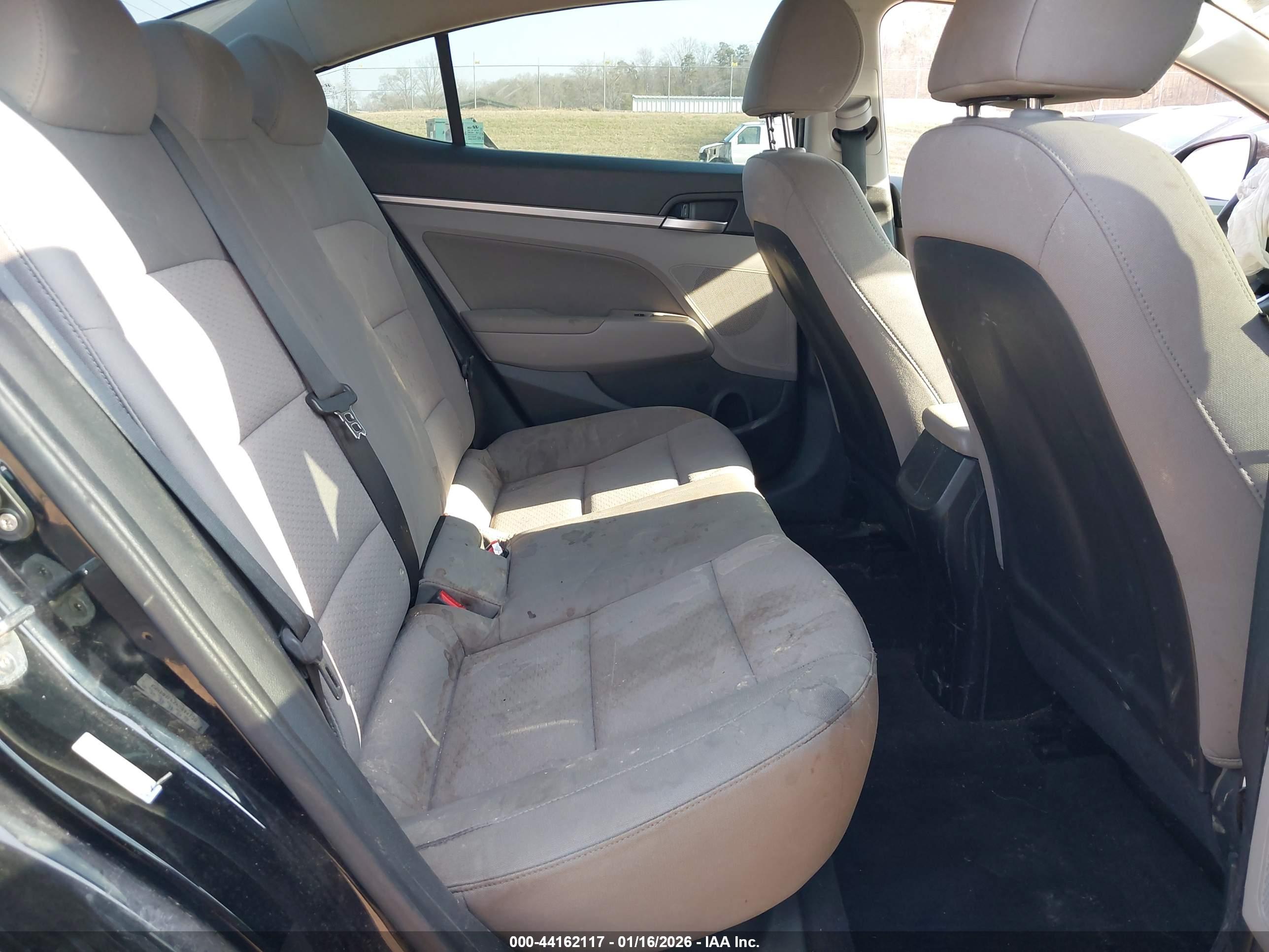 HYUNDAI ELANTRA image 8