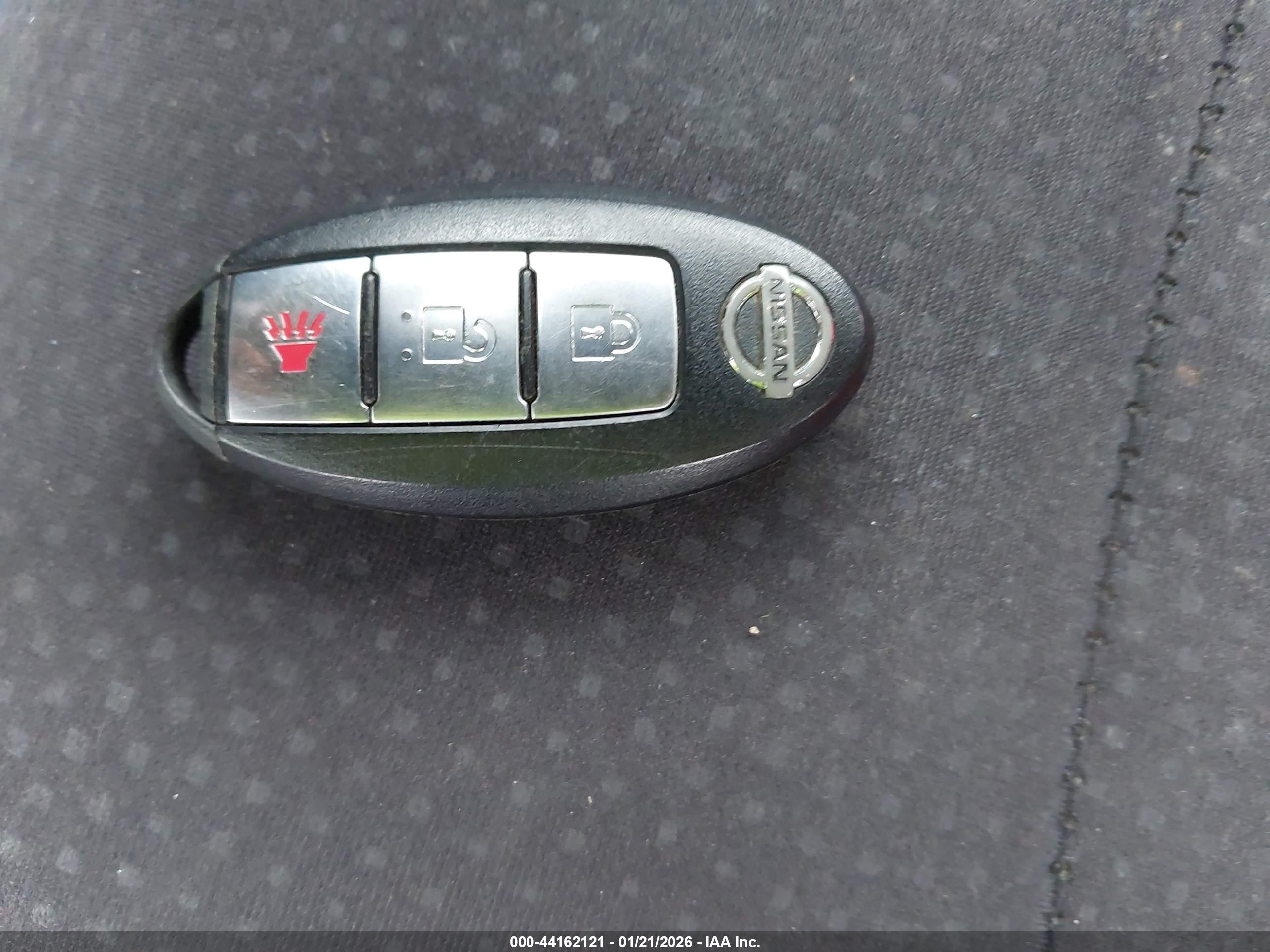NISSAN LEAF image 11