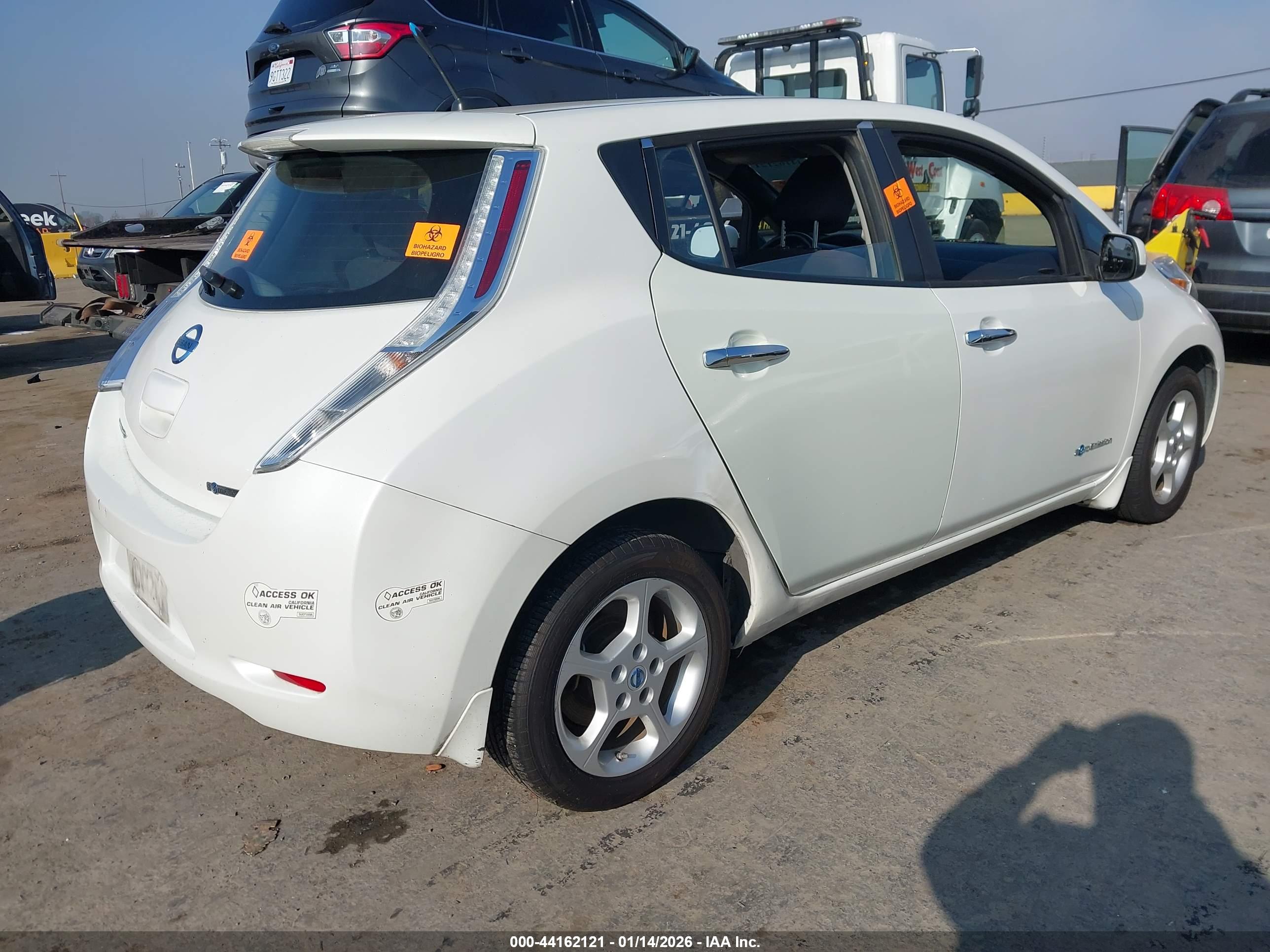 NISSAN LEAF image 4