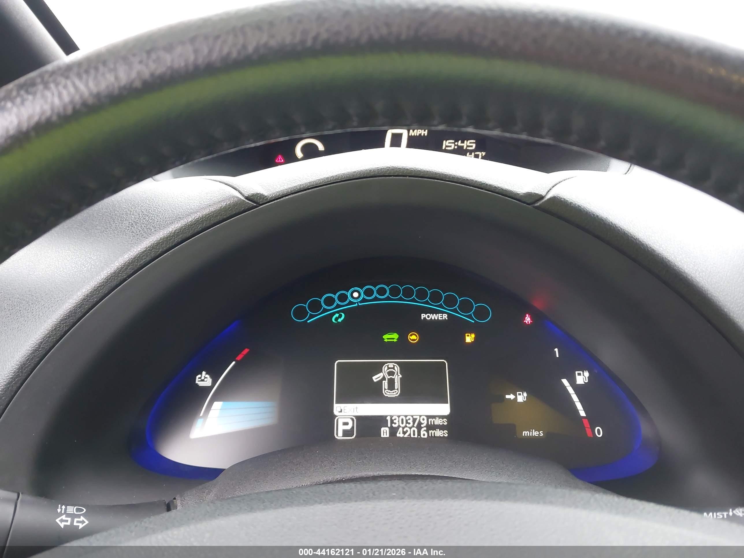 NISSAN LEAF image 7