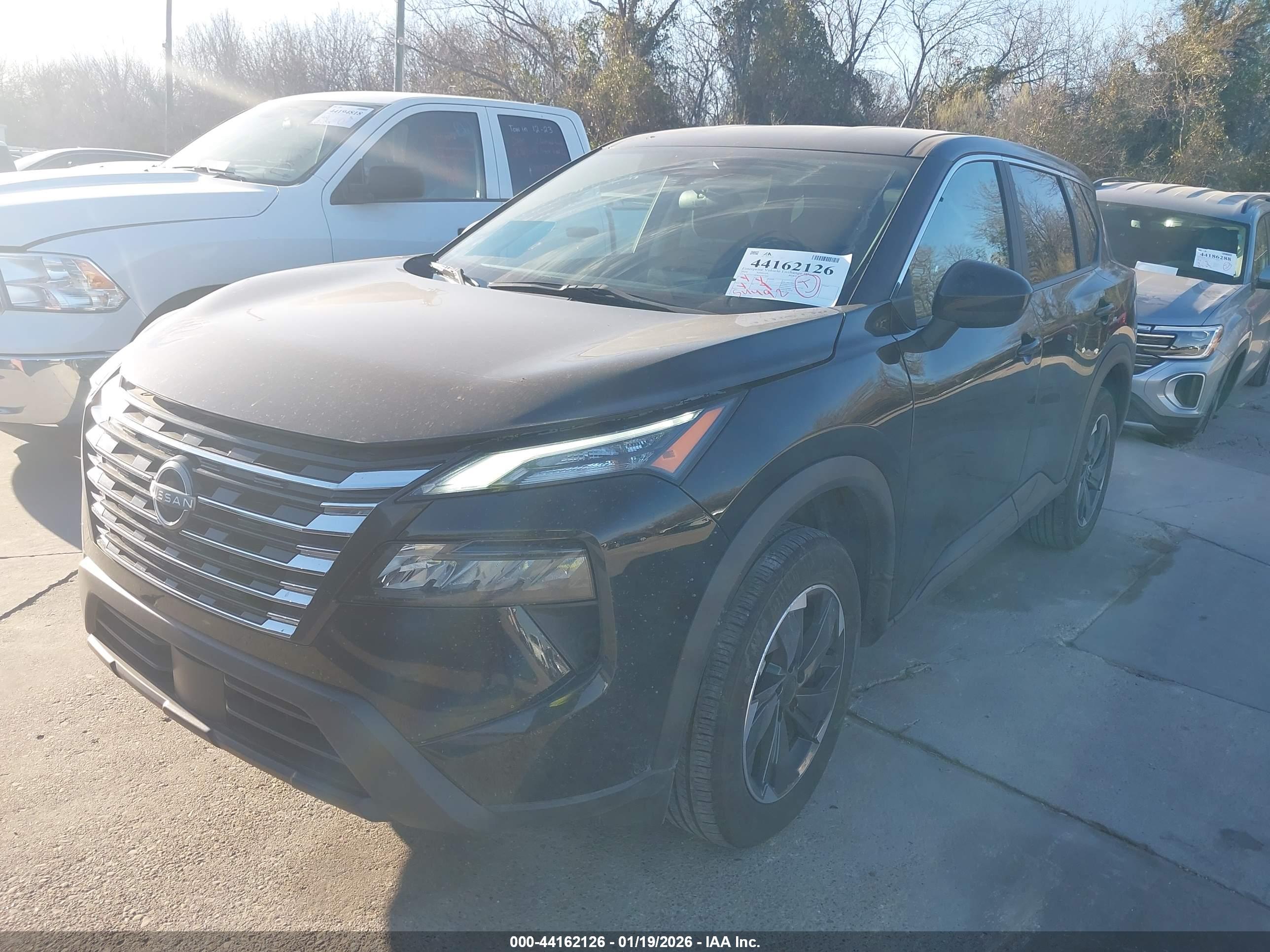 NISSAN ROGUE image 2