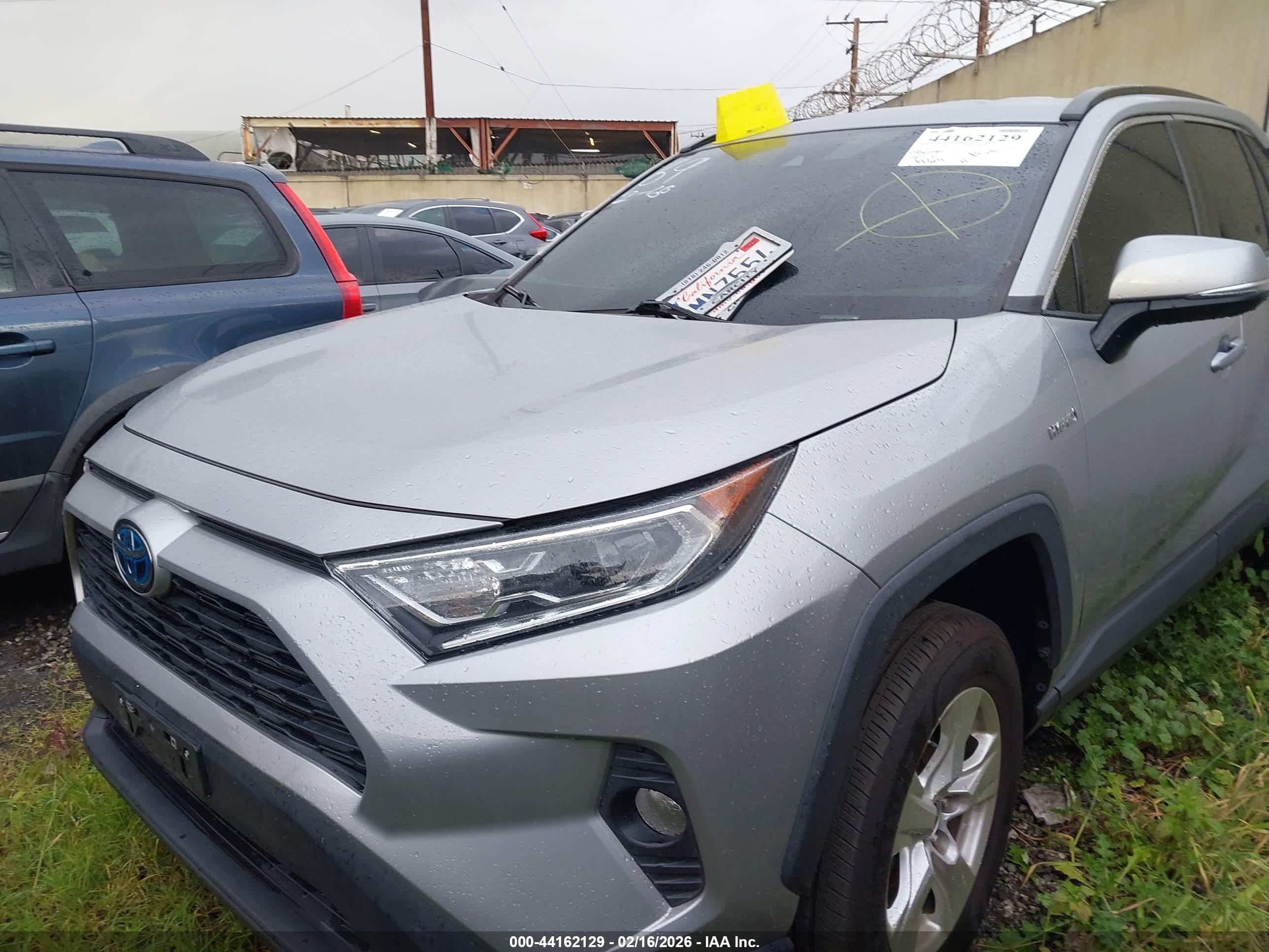 TOYOTA RAV4 image 2
