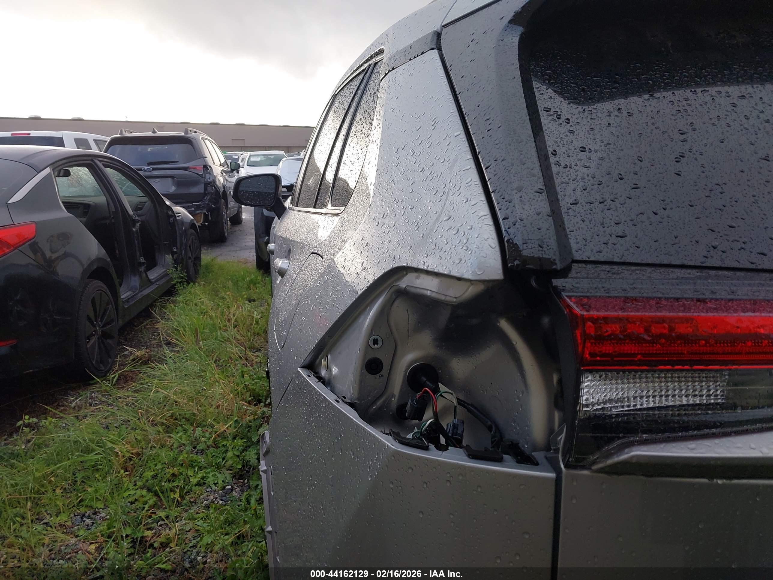 TOYOTA RAV4 image 3