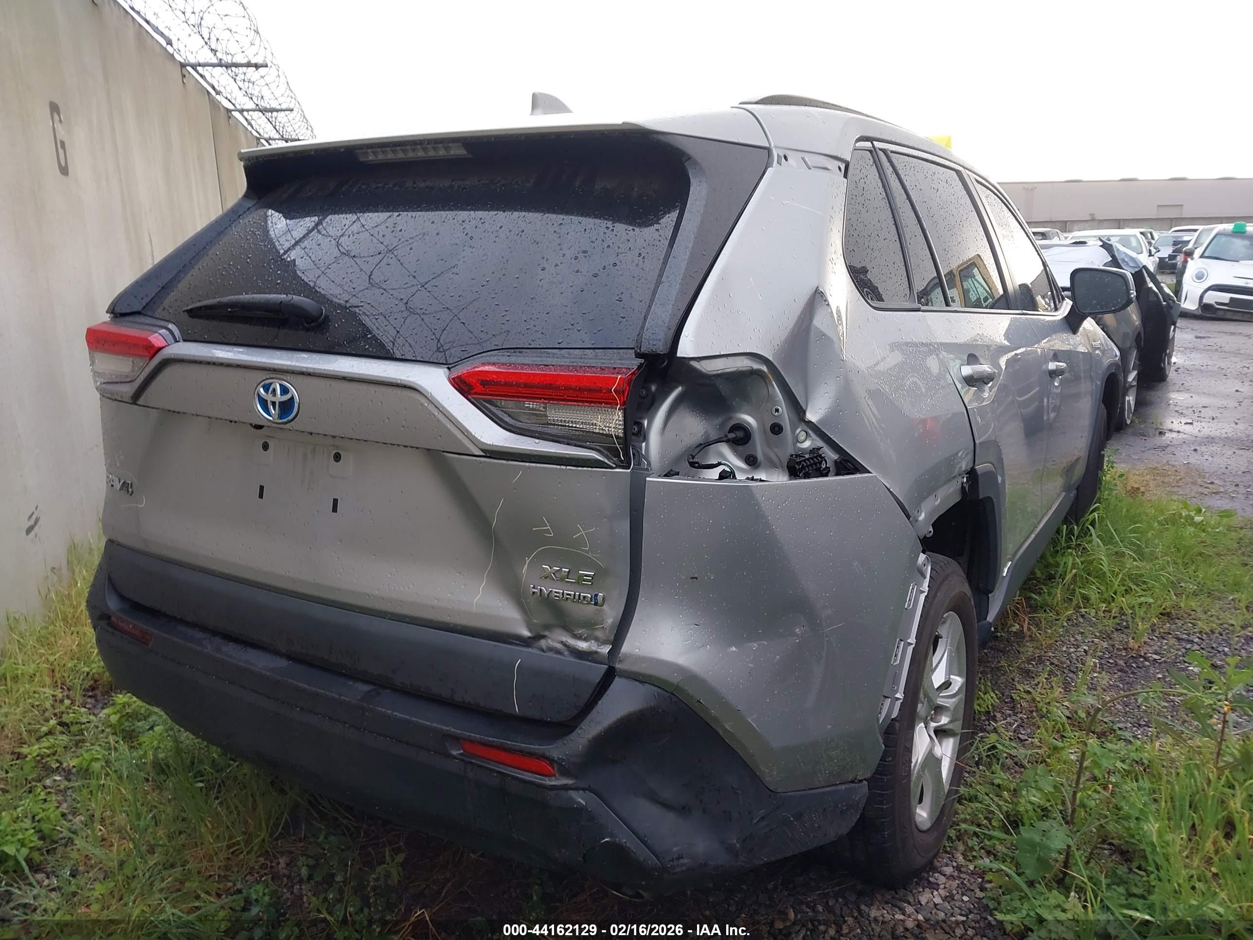 TOYOTA RAV4 image 4