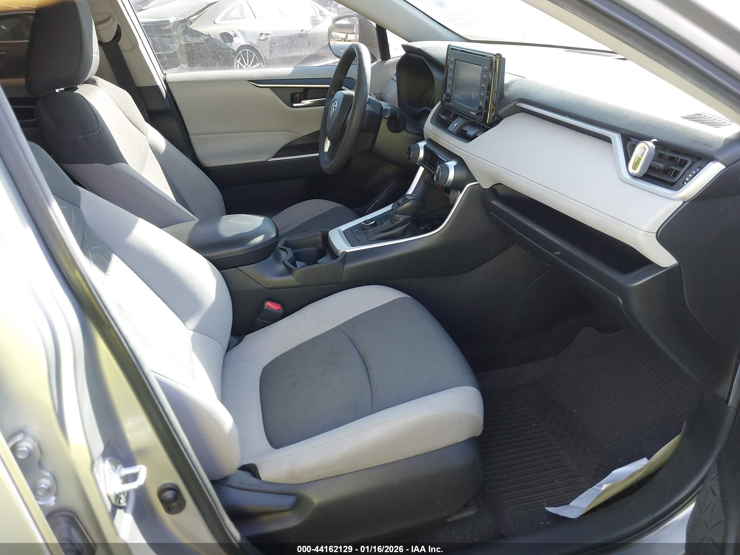 TOYOTA RAV4 image 5