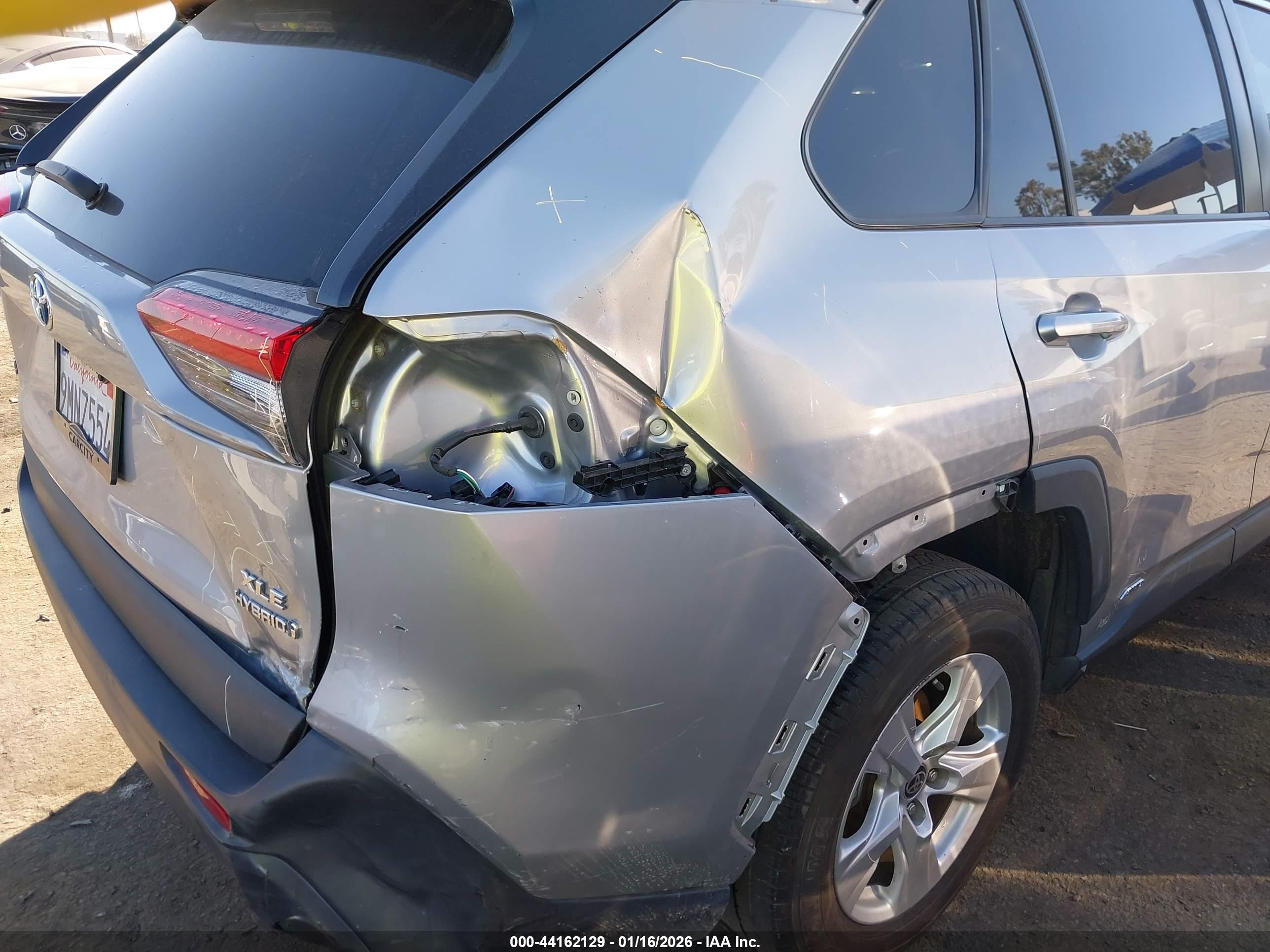 TOYOTA RAV4 image 6
