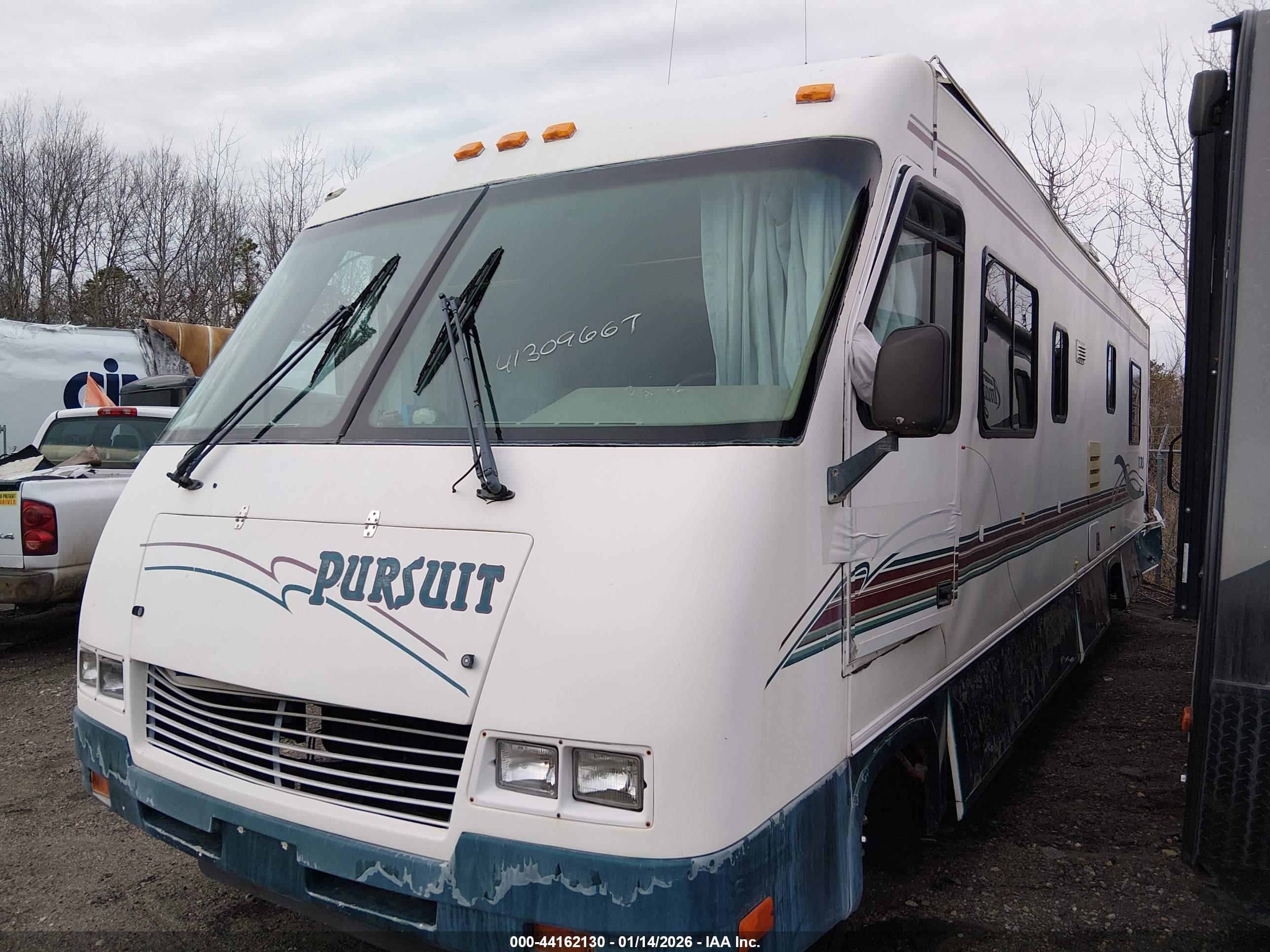 CHEVROLET P30 image 2