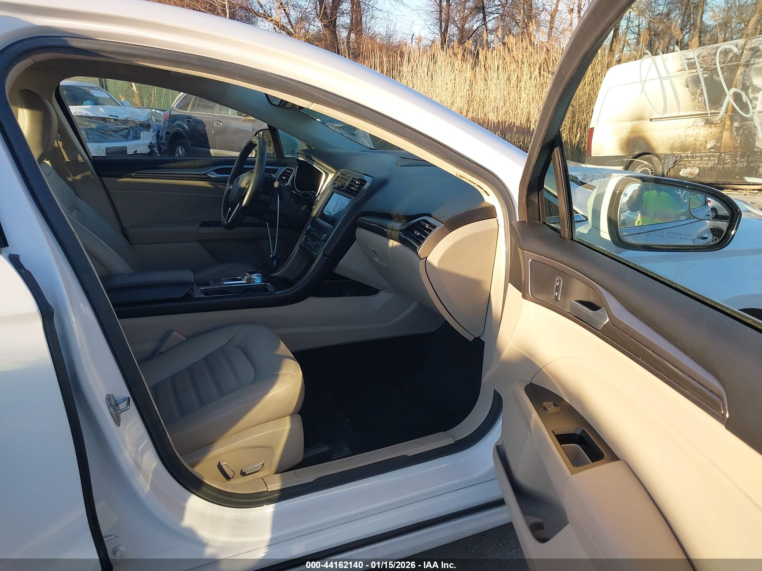 FORD FUSION image 5