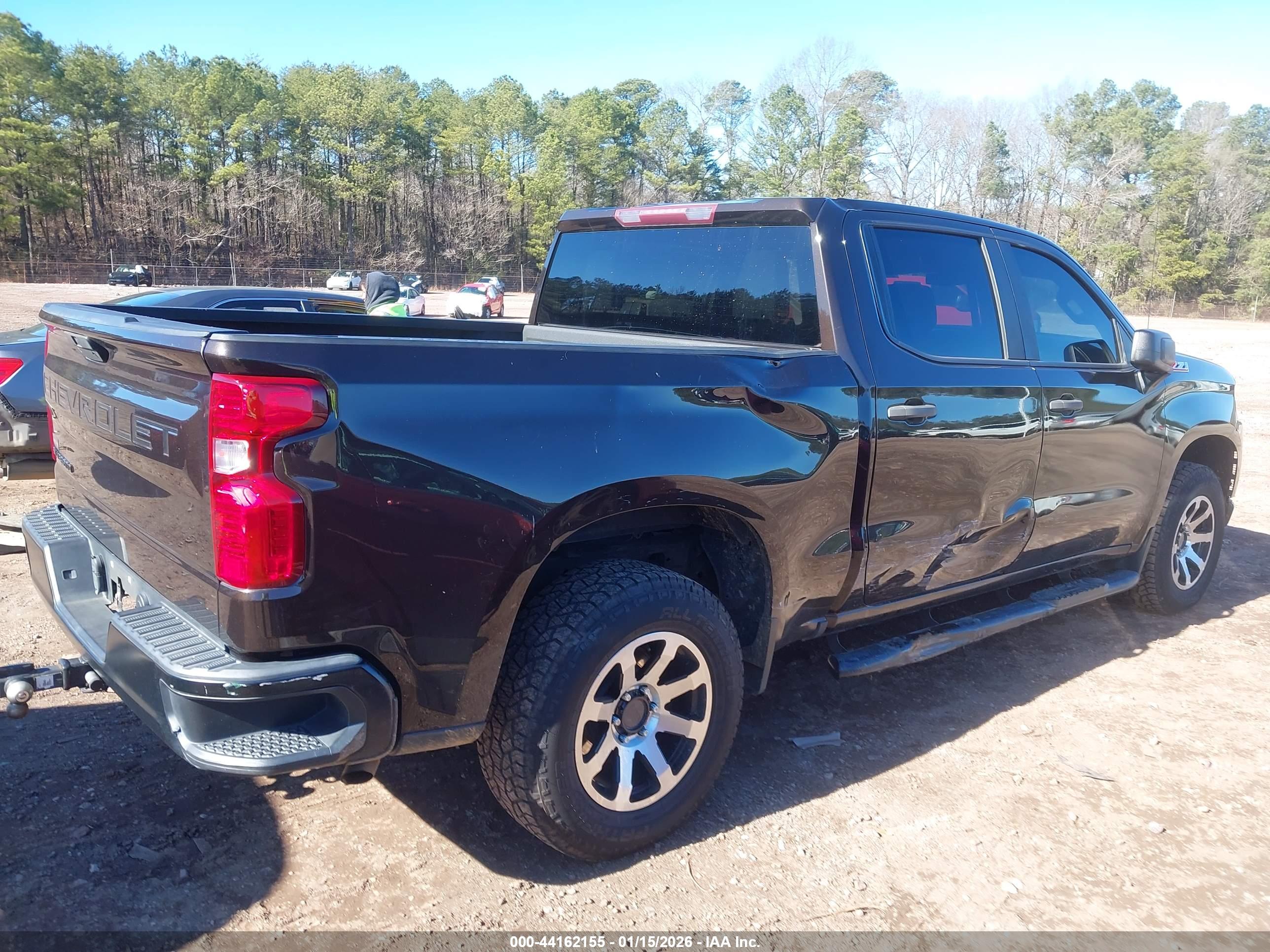 CHEVROLET SILVERADO image 6