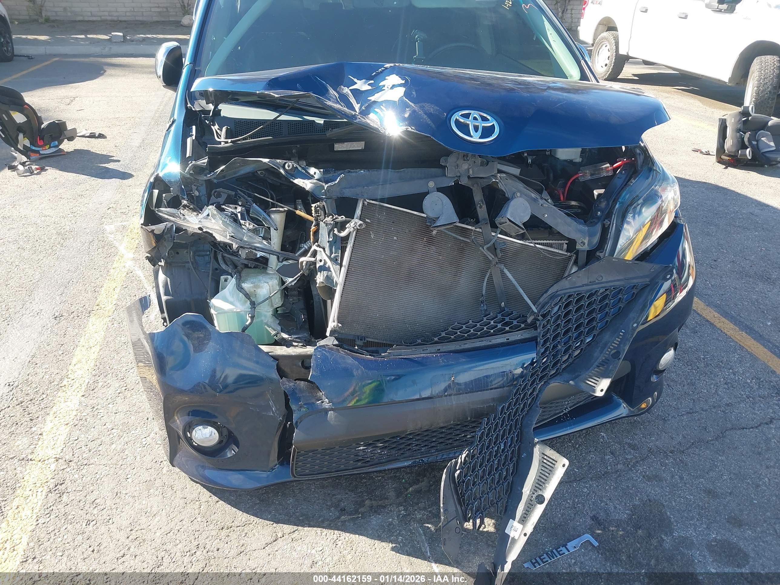 TOYOTA SIENNA image 6