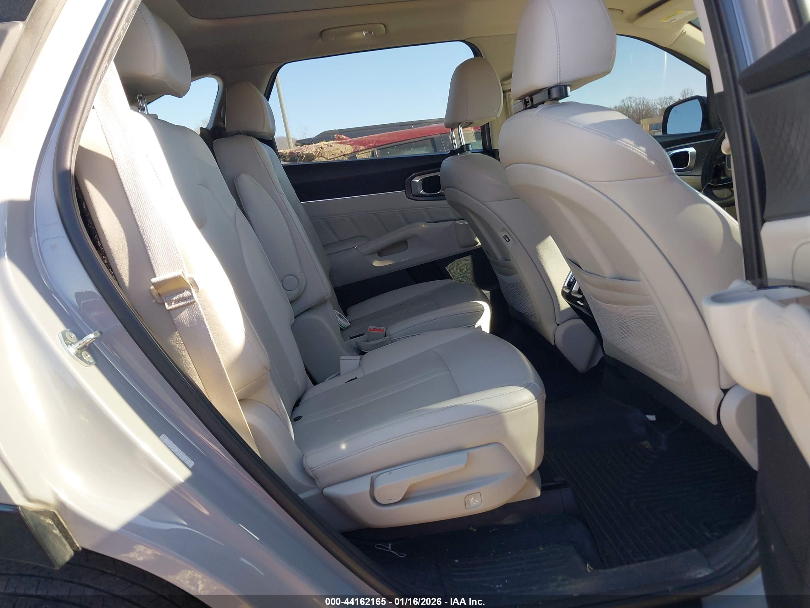 KIA SORENTO image 8