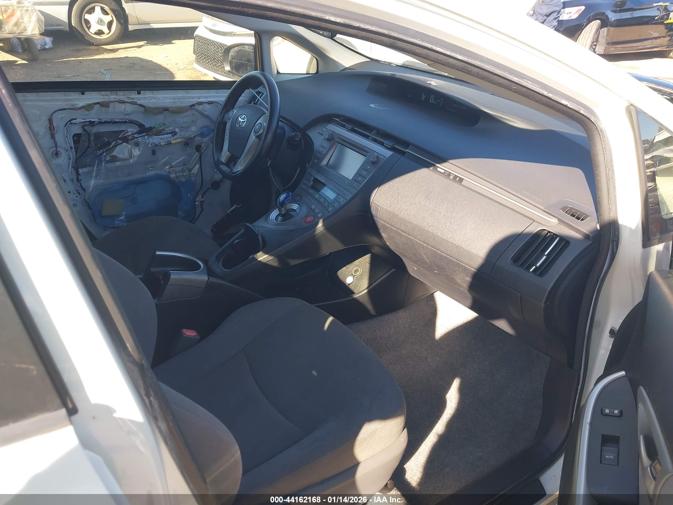 TOYOTA PRIUS image 5