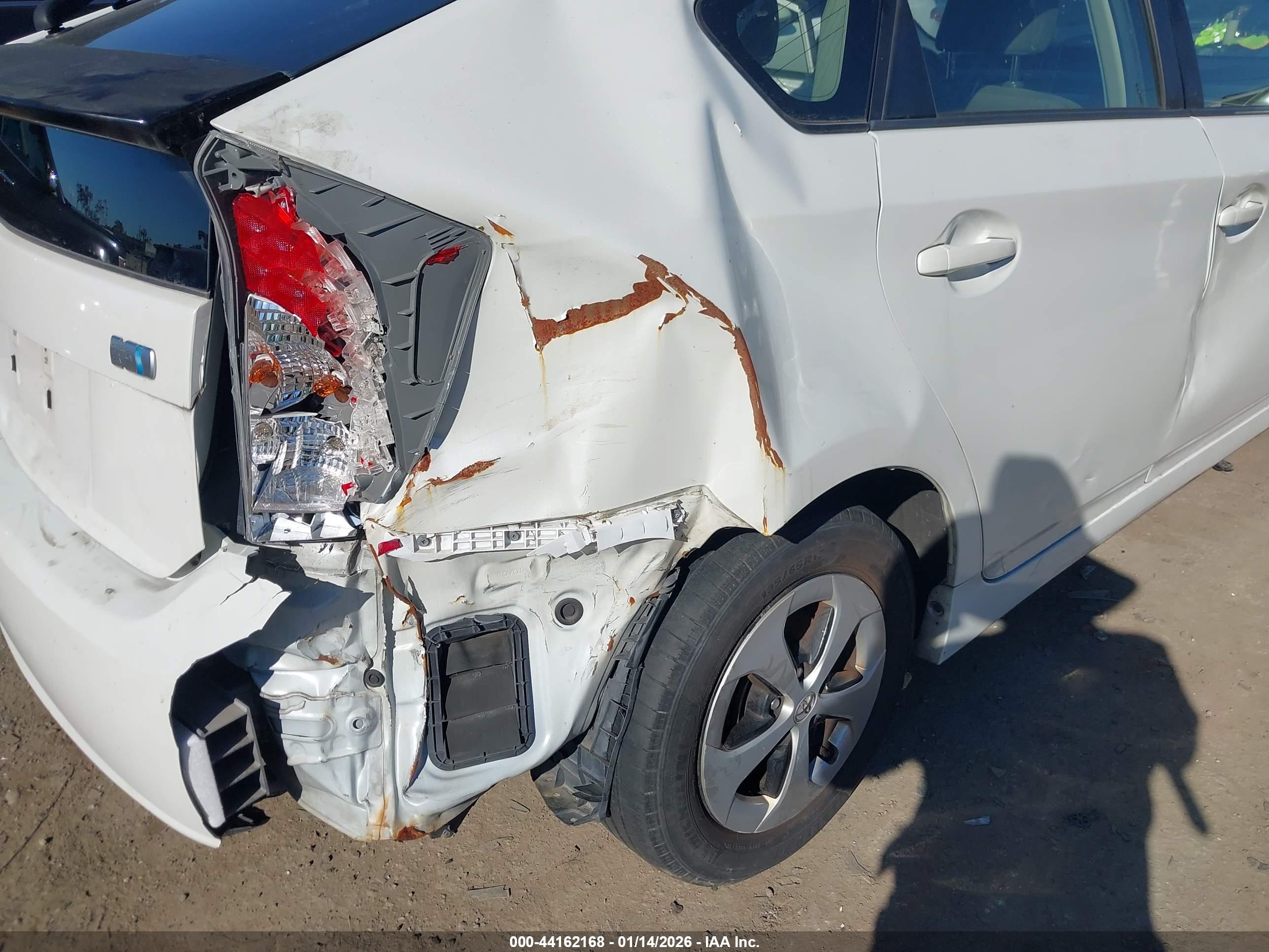 TOYOTA PRIUS image 6