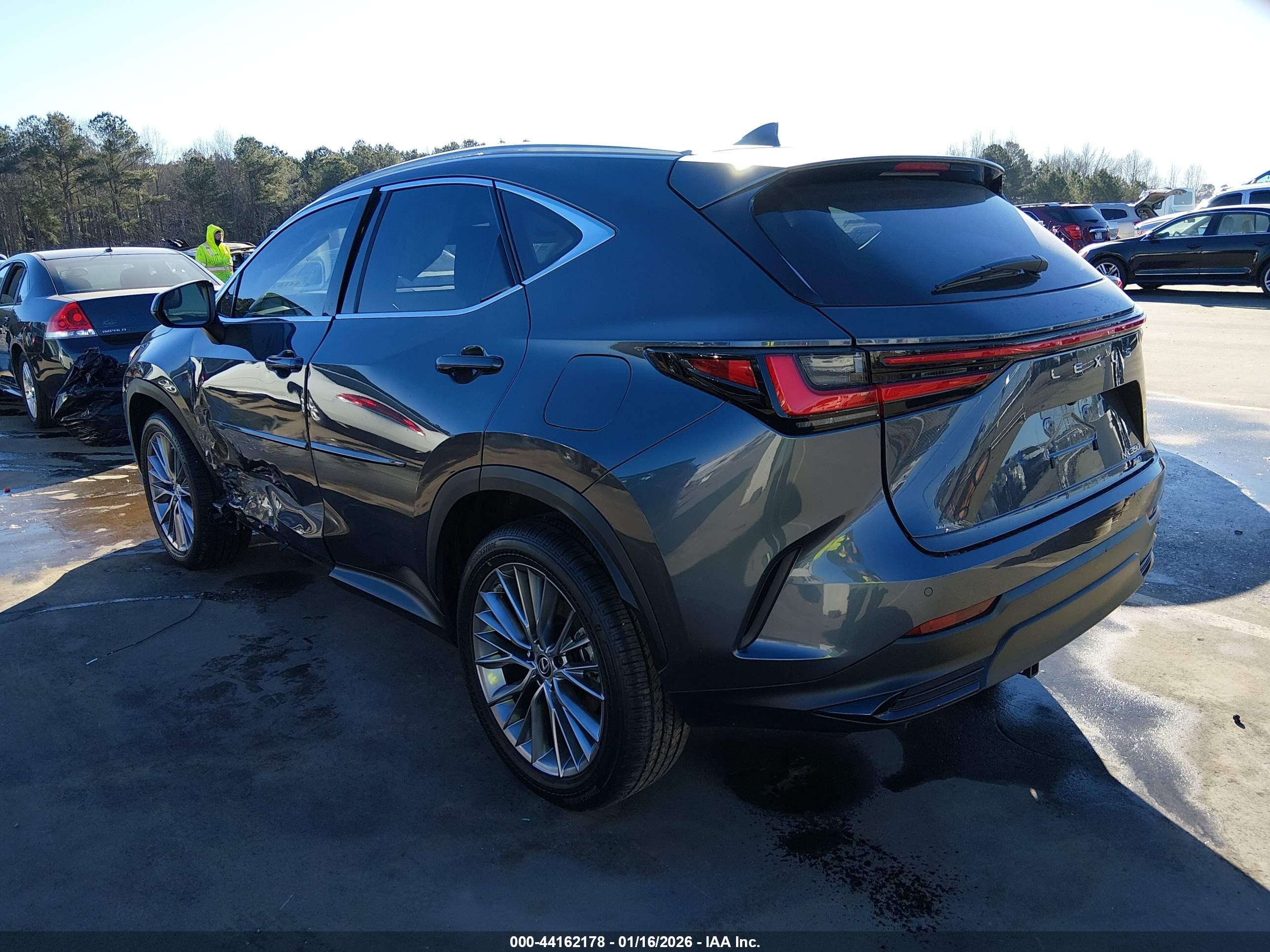 LEXUS NX image 3