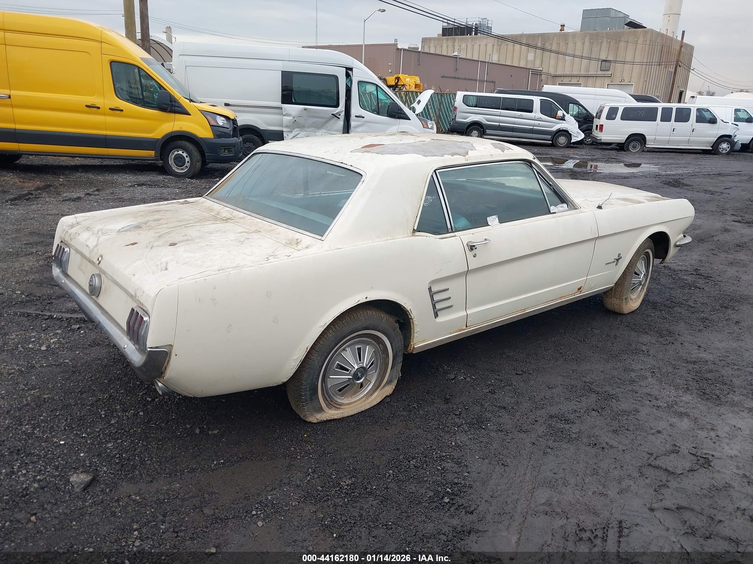 FORD MUSTANG image 4