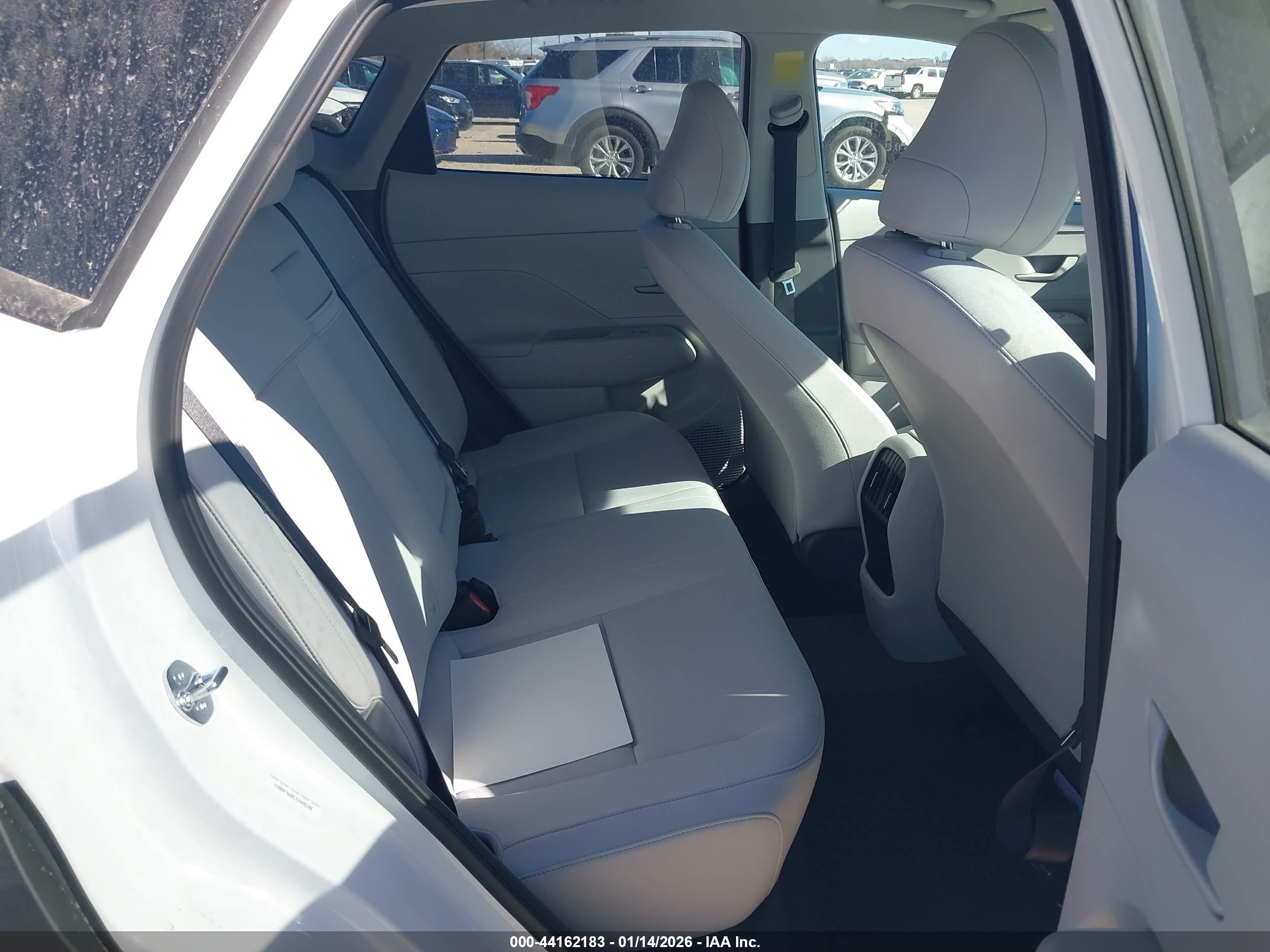 HYUNDAI KONA image 8