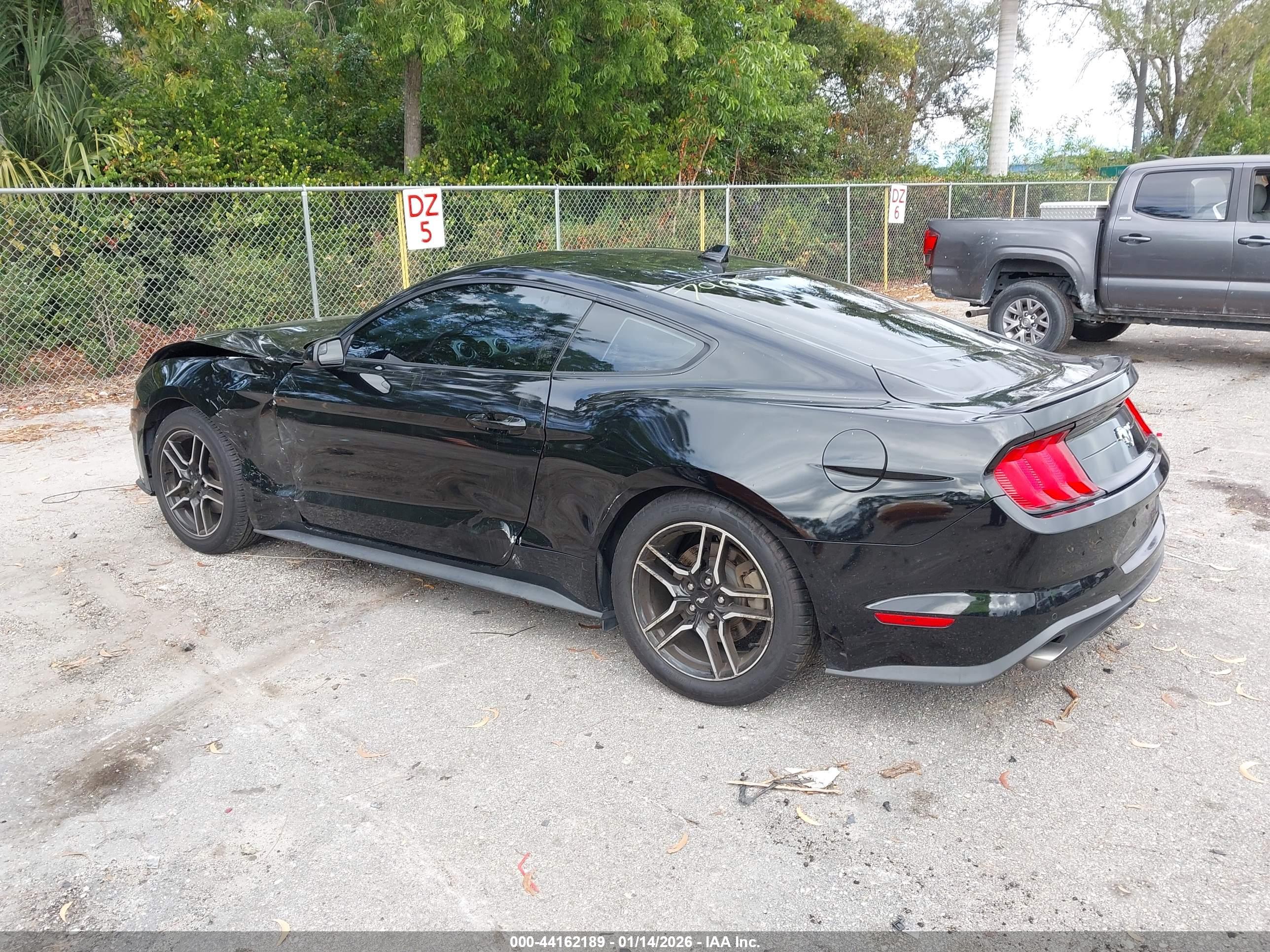 FORD MUSTANG image 3
