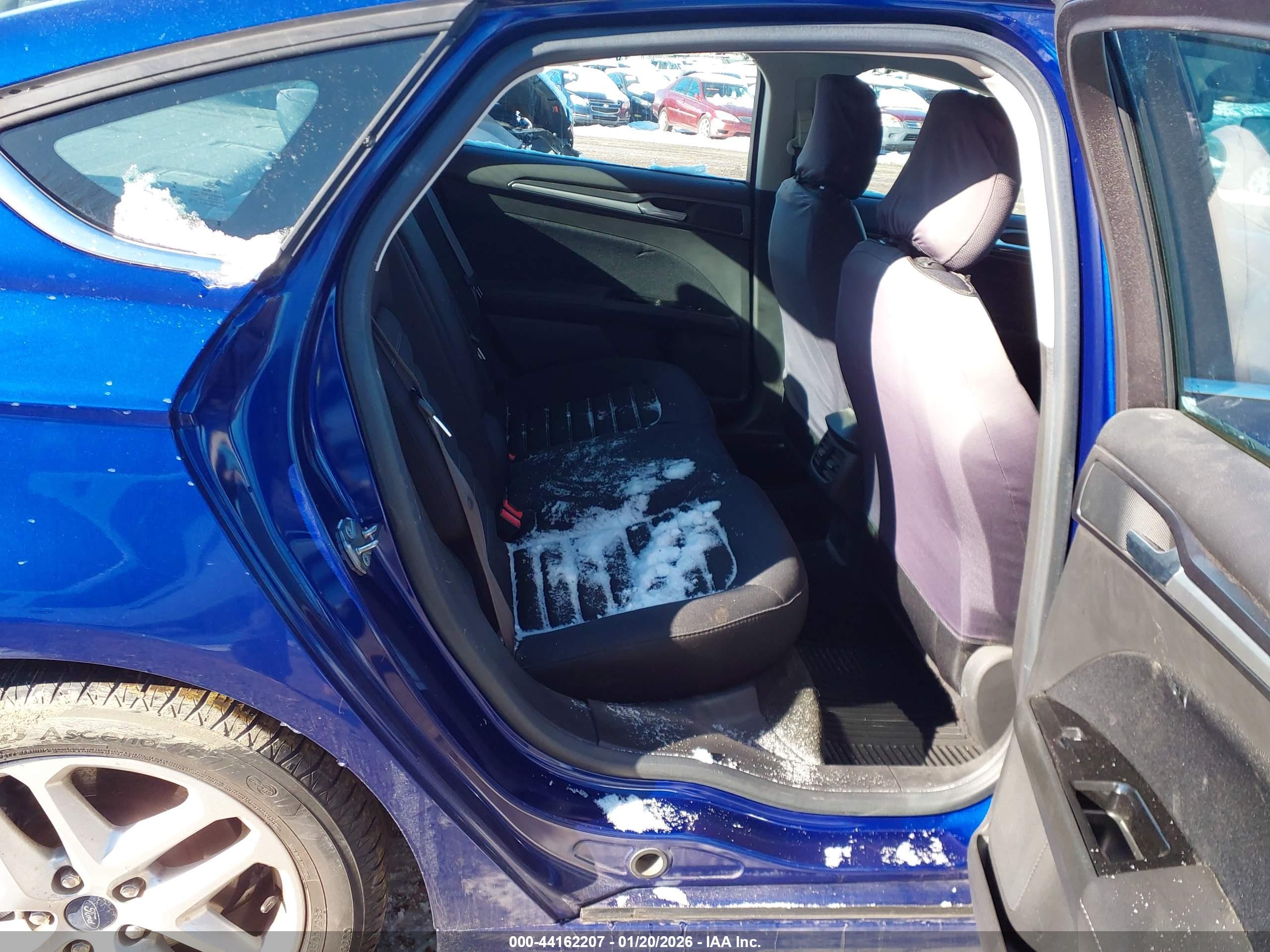 FORD FUSION image 8