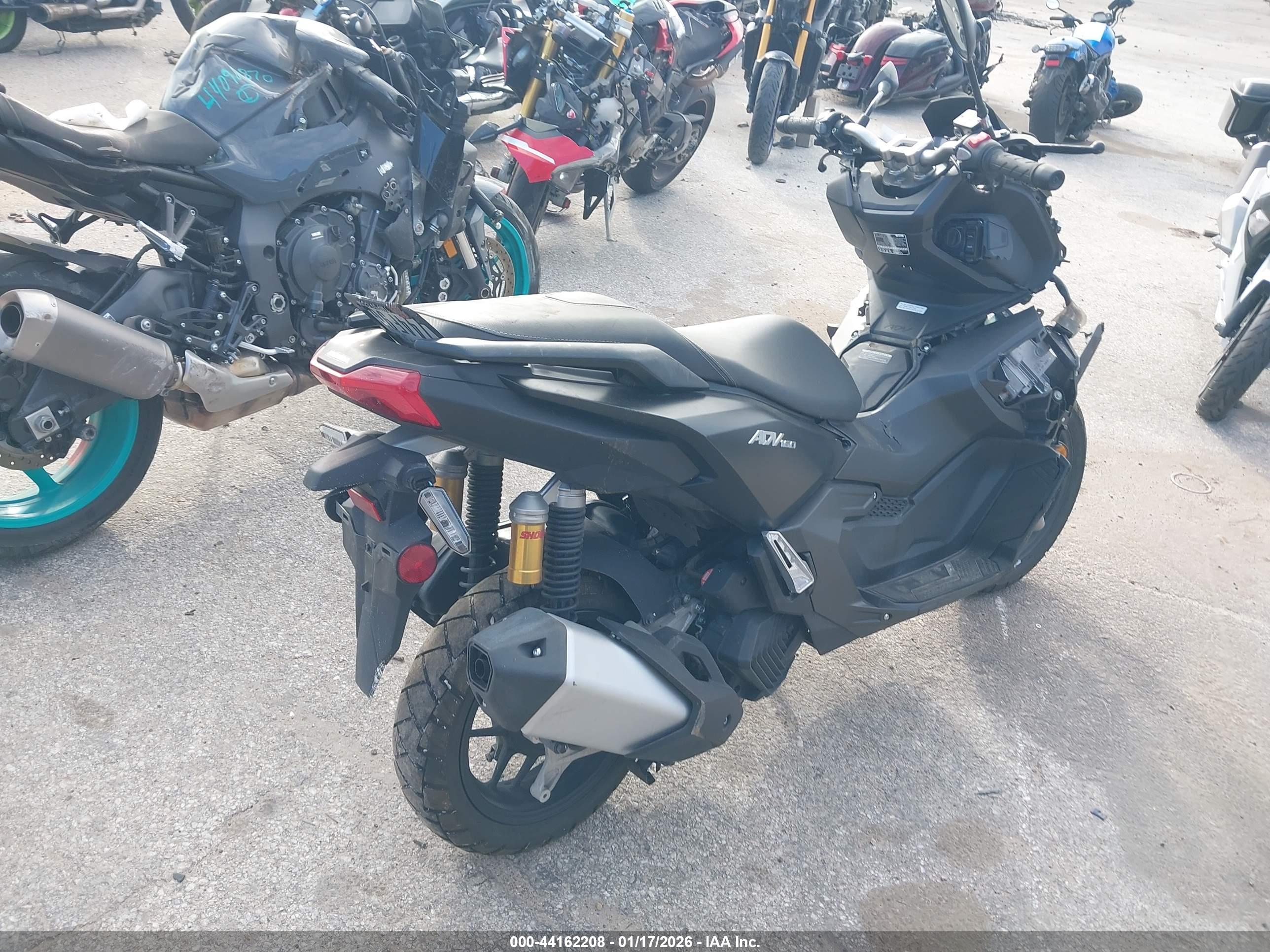 HONDA ADV160 image 4
