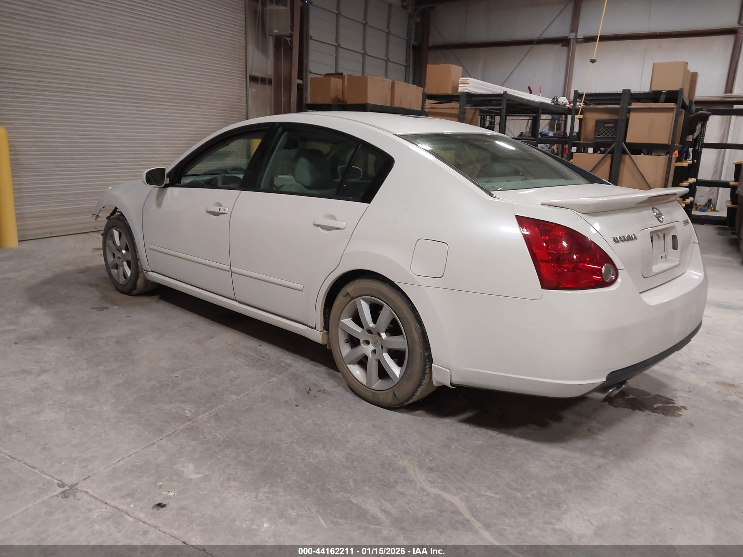 NISSAN MAXIMA image 3