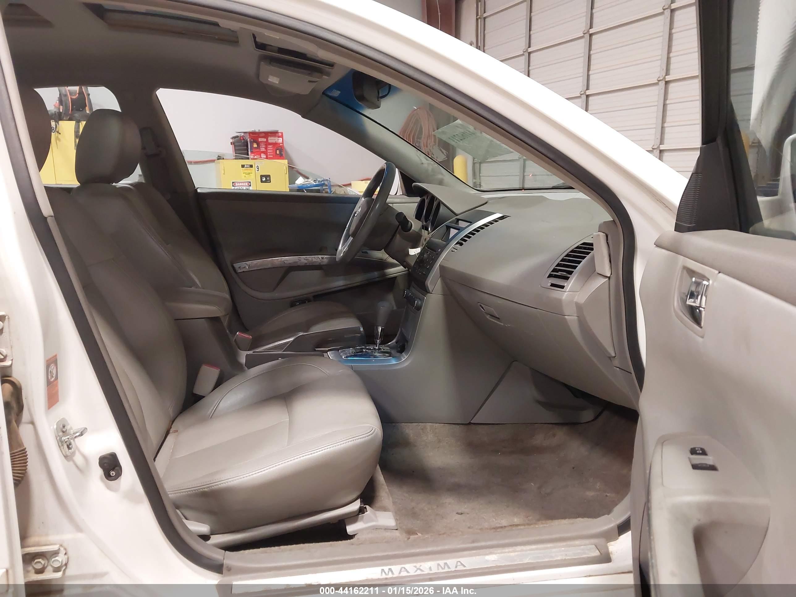 NISSAN MAXIMA image 5