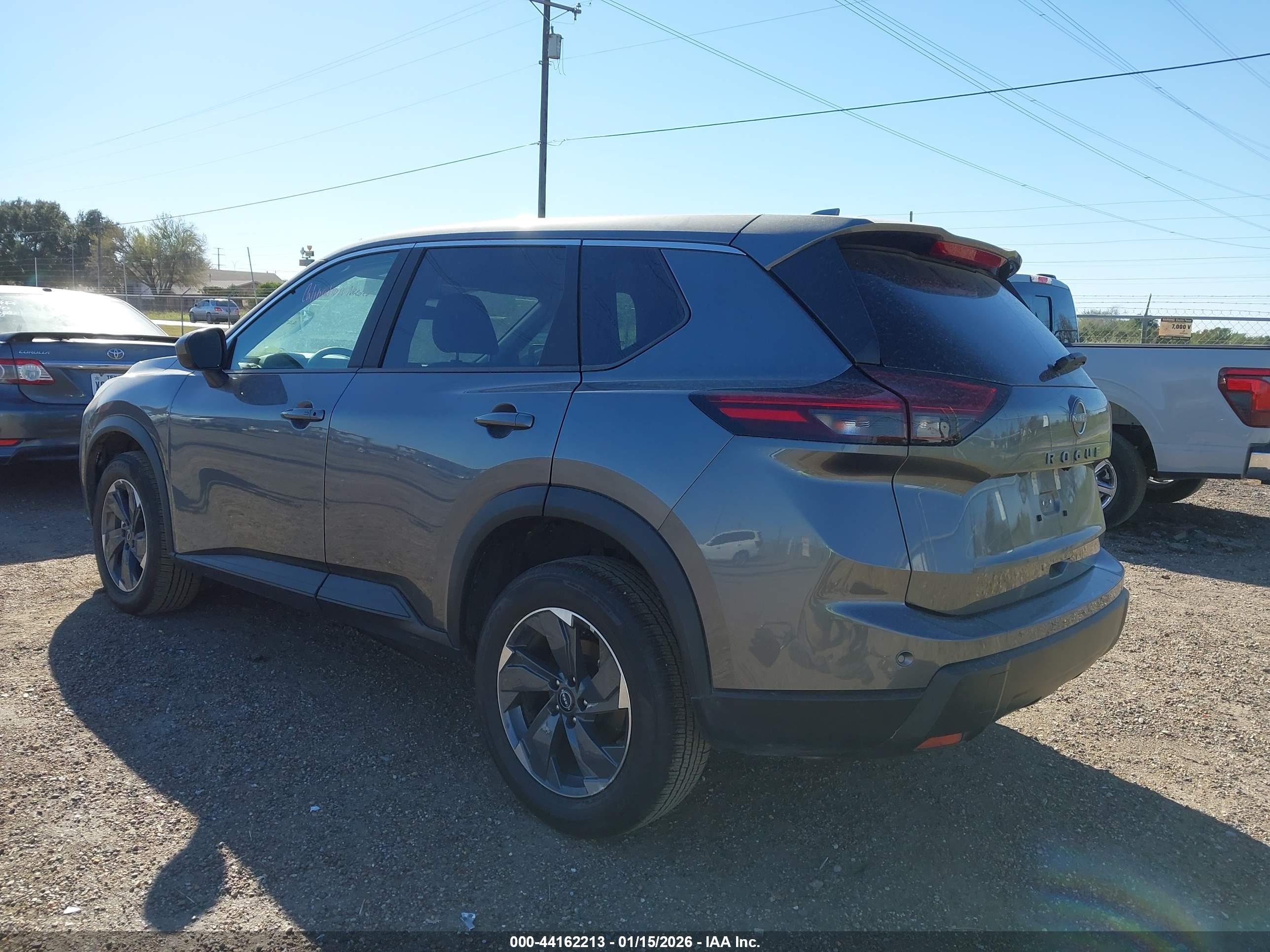 NISSAN ROGUE image 3