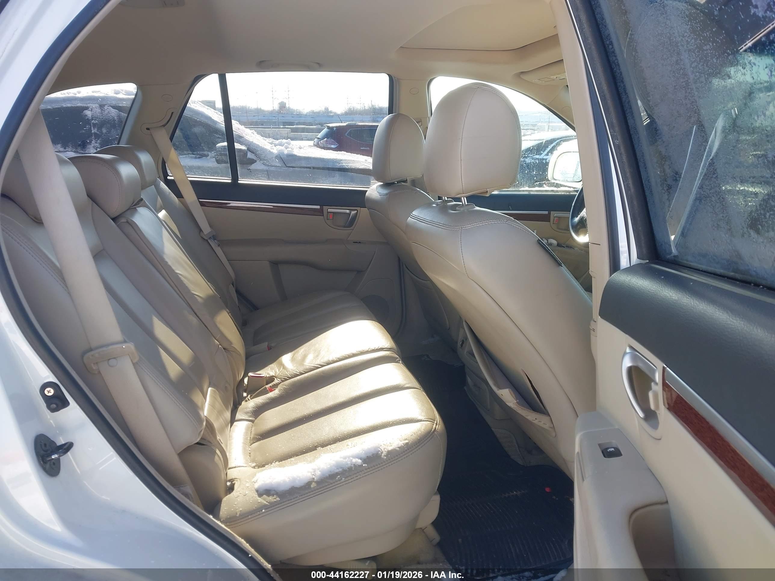 HYUNDAI SANTA image 8