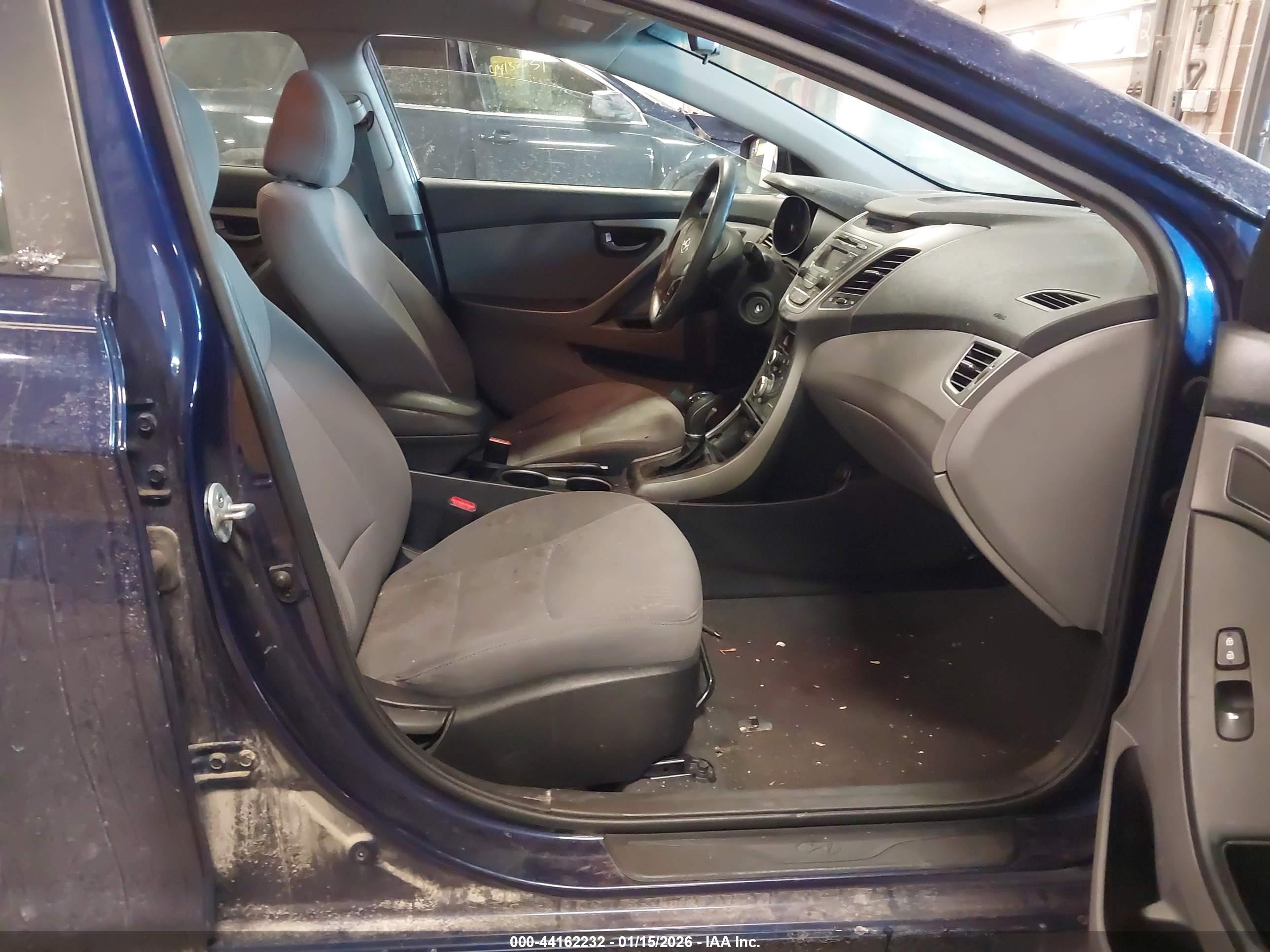 HYUNDAI ELANTRA image 5