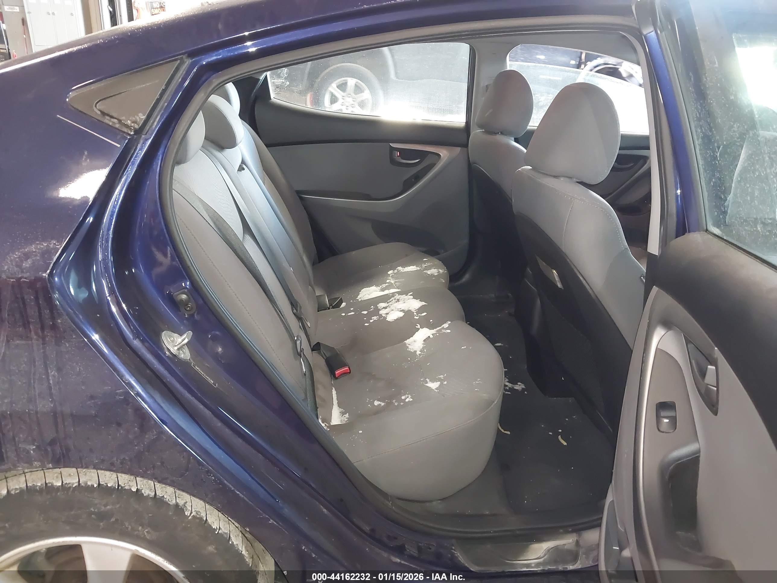 HYUNDAI ELANTRA image 8
