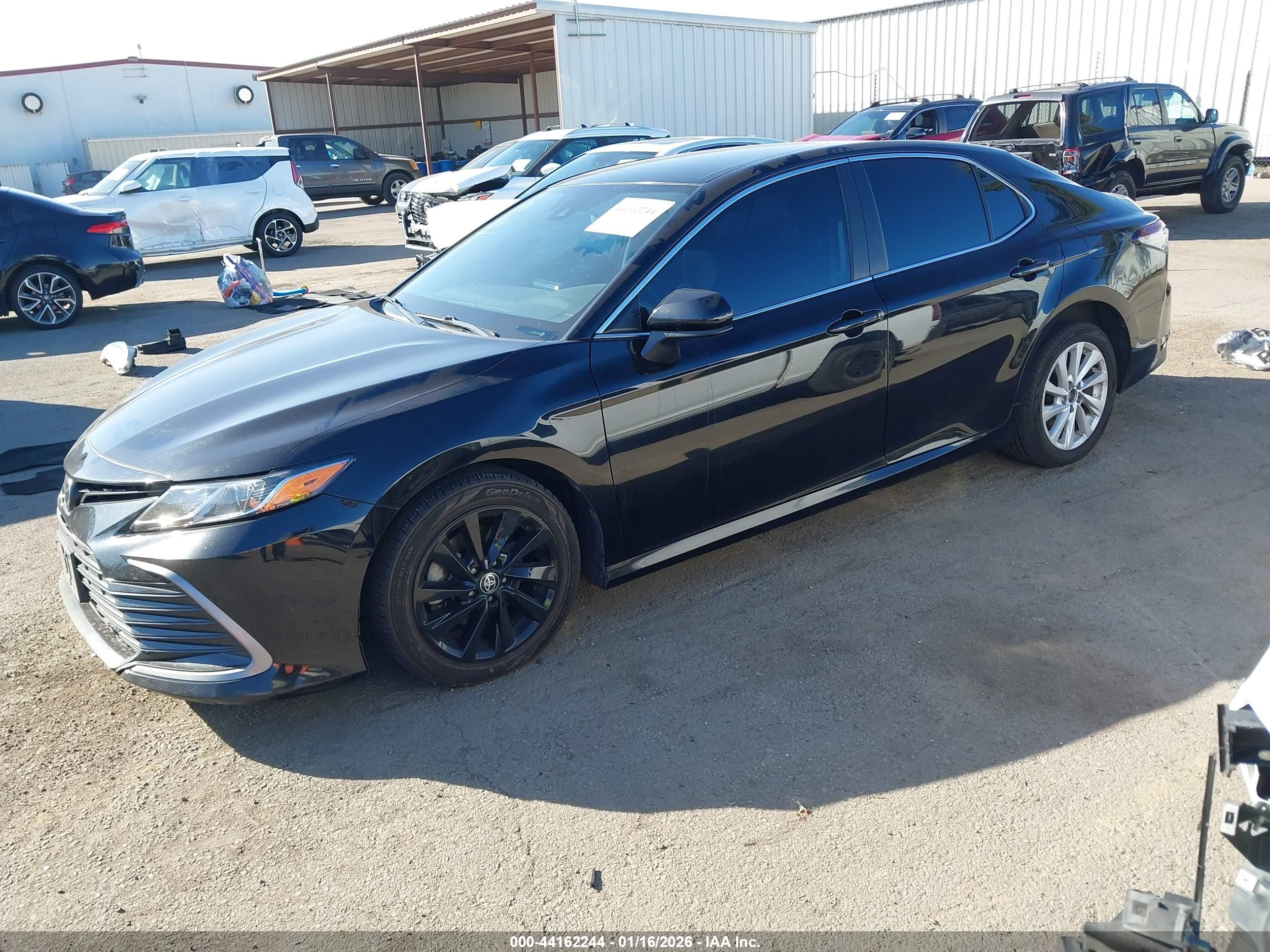 TOYOTA CAMRY image 2