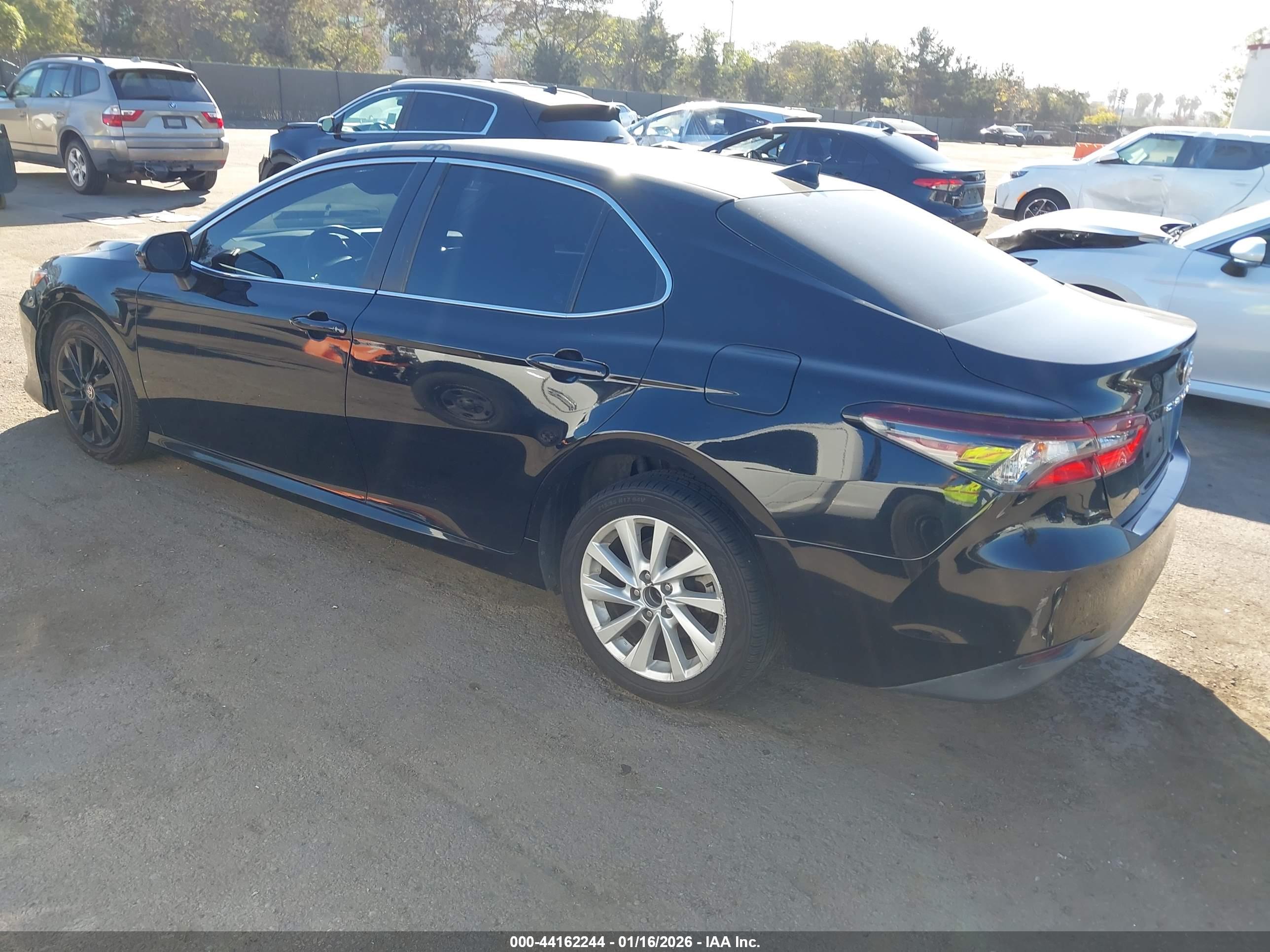 TOYOTA CAMRY image 3
