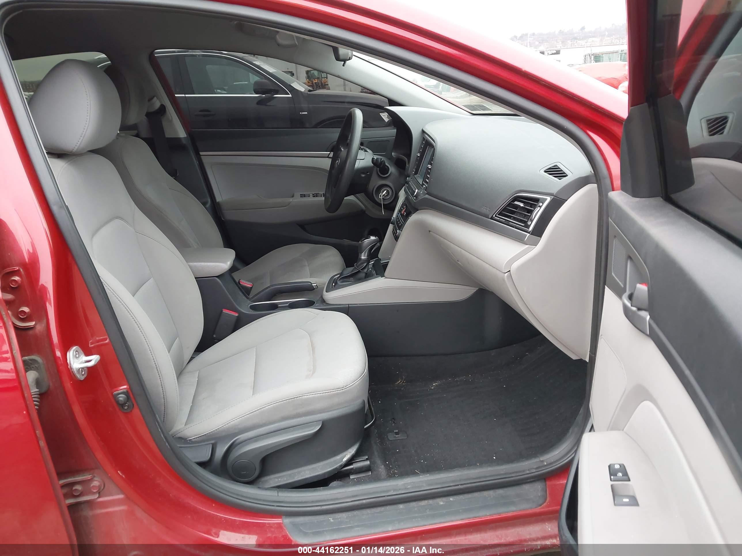 HYUNDAI ELANTRA image 5
