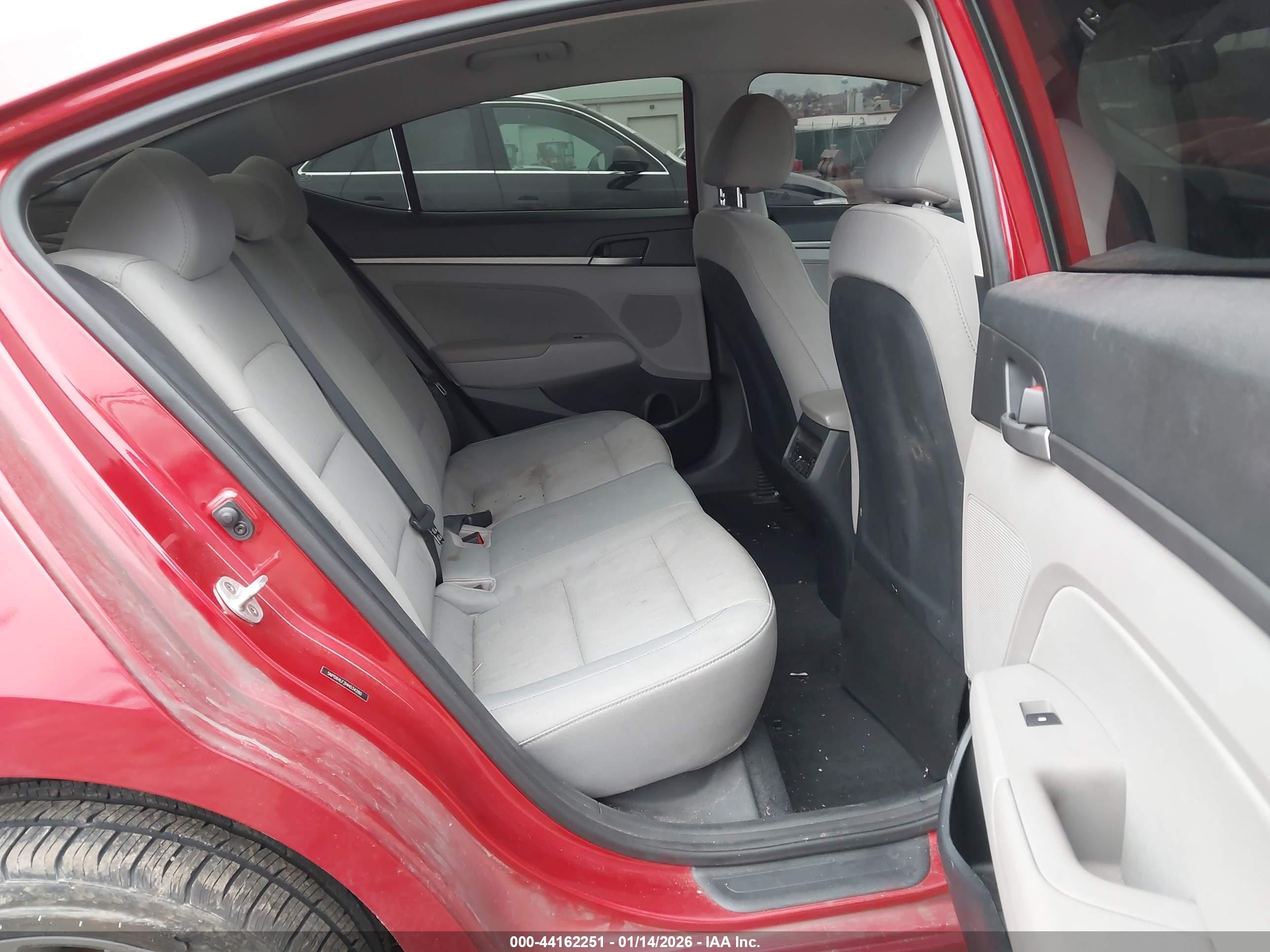 HYUNDAI ELANTRA image 8